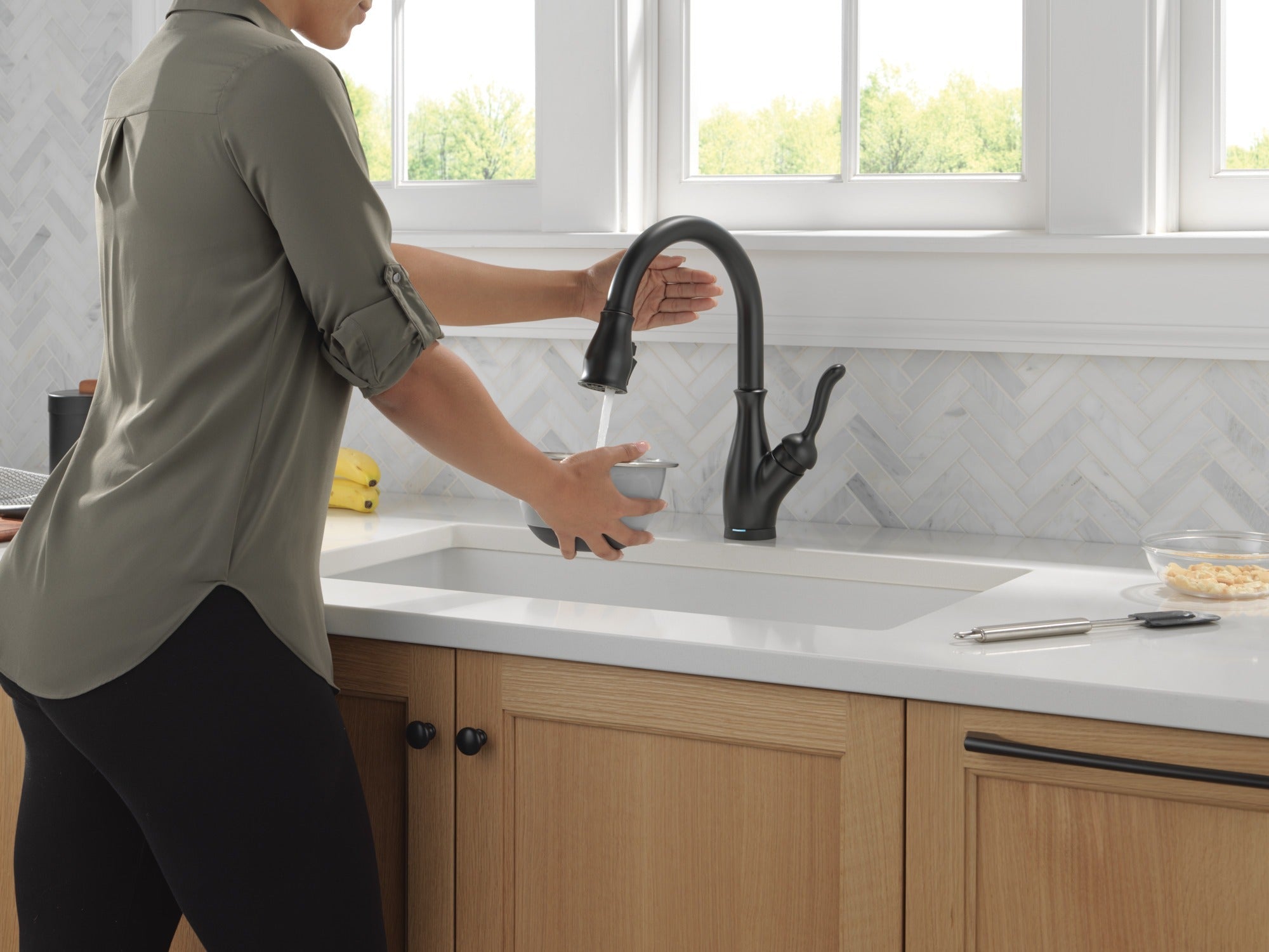 Delta Leland® Touch<sub>2</sub>O® Technology Kitchen Faucet with Touchless Technology