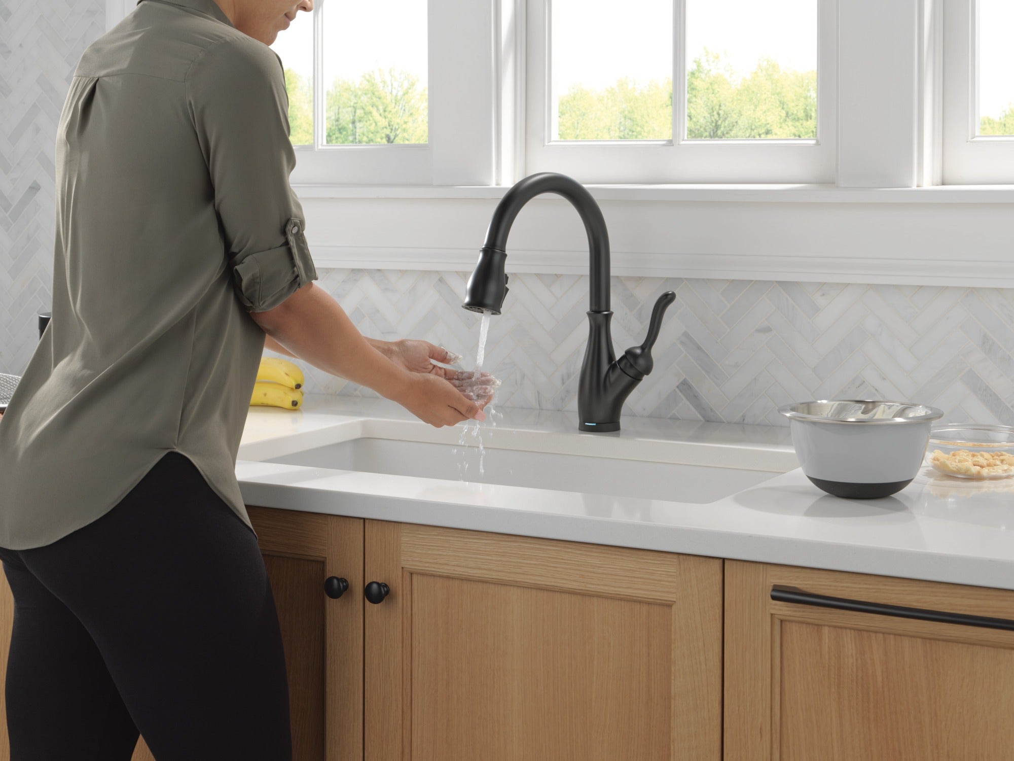 Delta Leland® Touch<sub>2</sub>O® Technology Kitchen Faucet with Touchless Technology