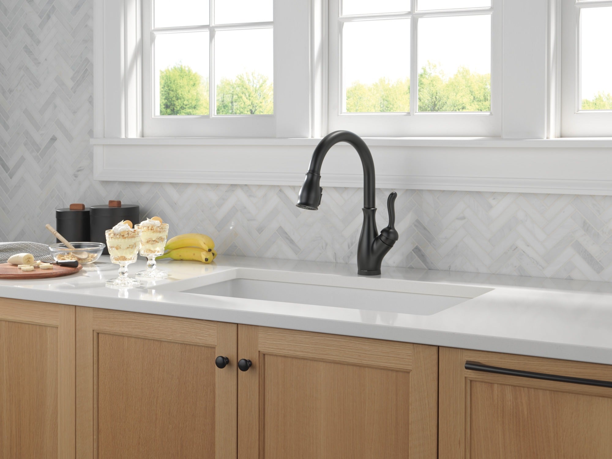 Delta Leland® Touch<sub>2</sub>O® Technology Kitchen Faucet with Touchless Technology
