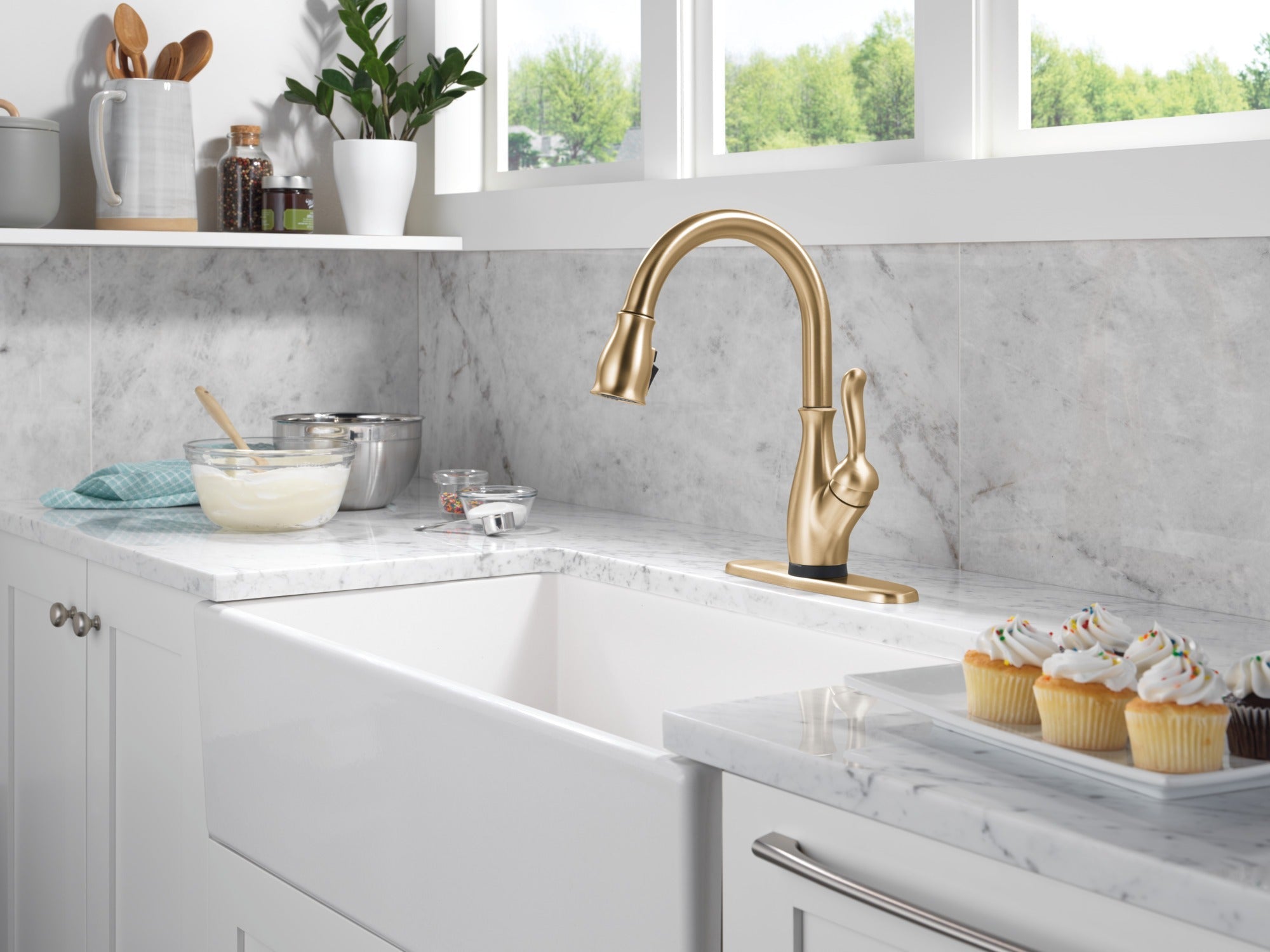 Delta Leland® Touch<sub>2</sub>O® Technology Kitchen Faucet with Touchless Technology