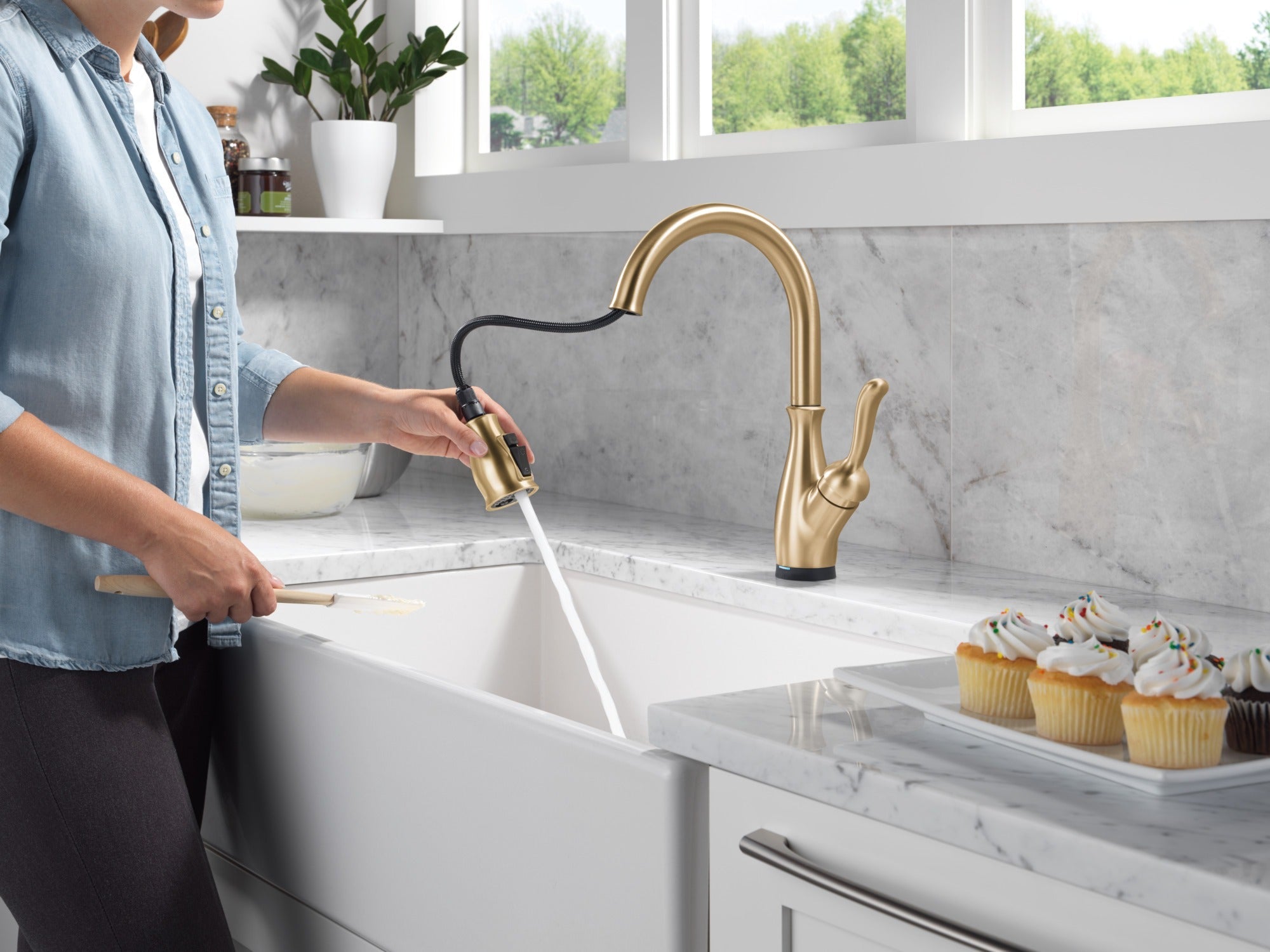 Delta Leland® Touch<sub>2</sub>O® Technology Kitchen Faucet with Touchless Technology