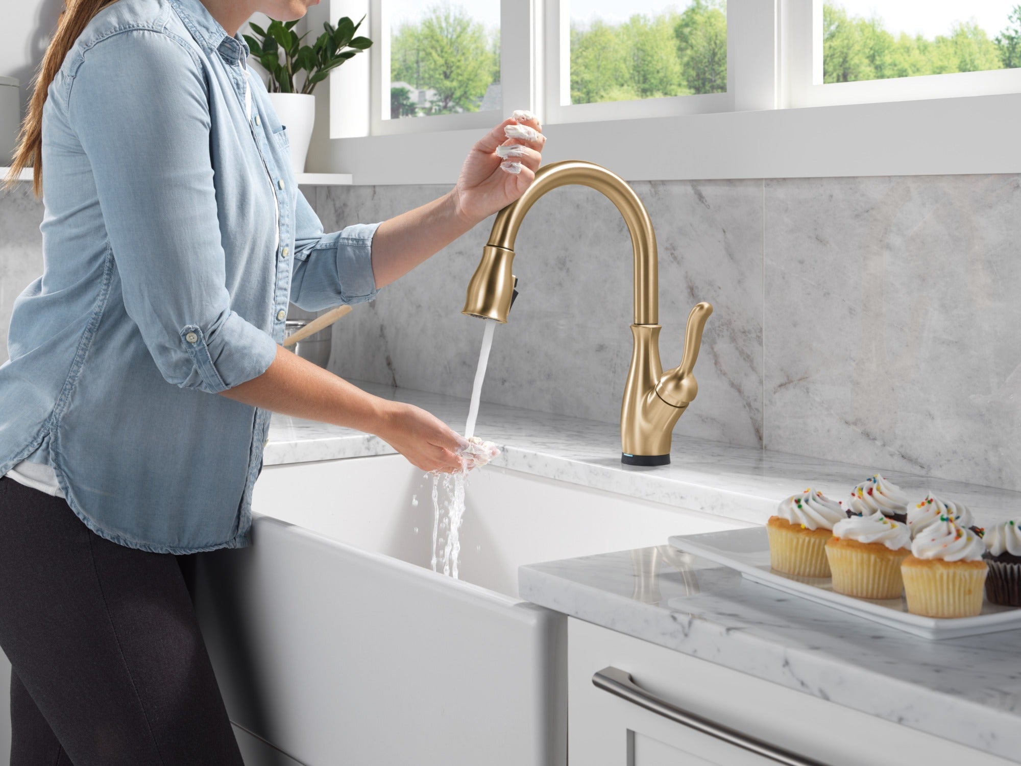 Delta Leland® Touch<sub>2</sub>O® Technology Kitchen Faucet with Touchless Technology