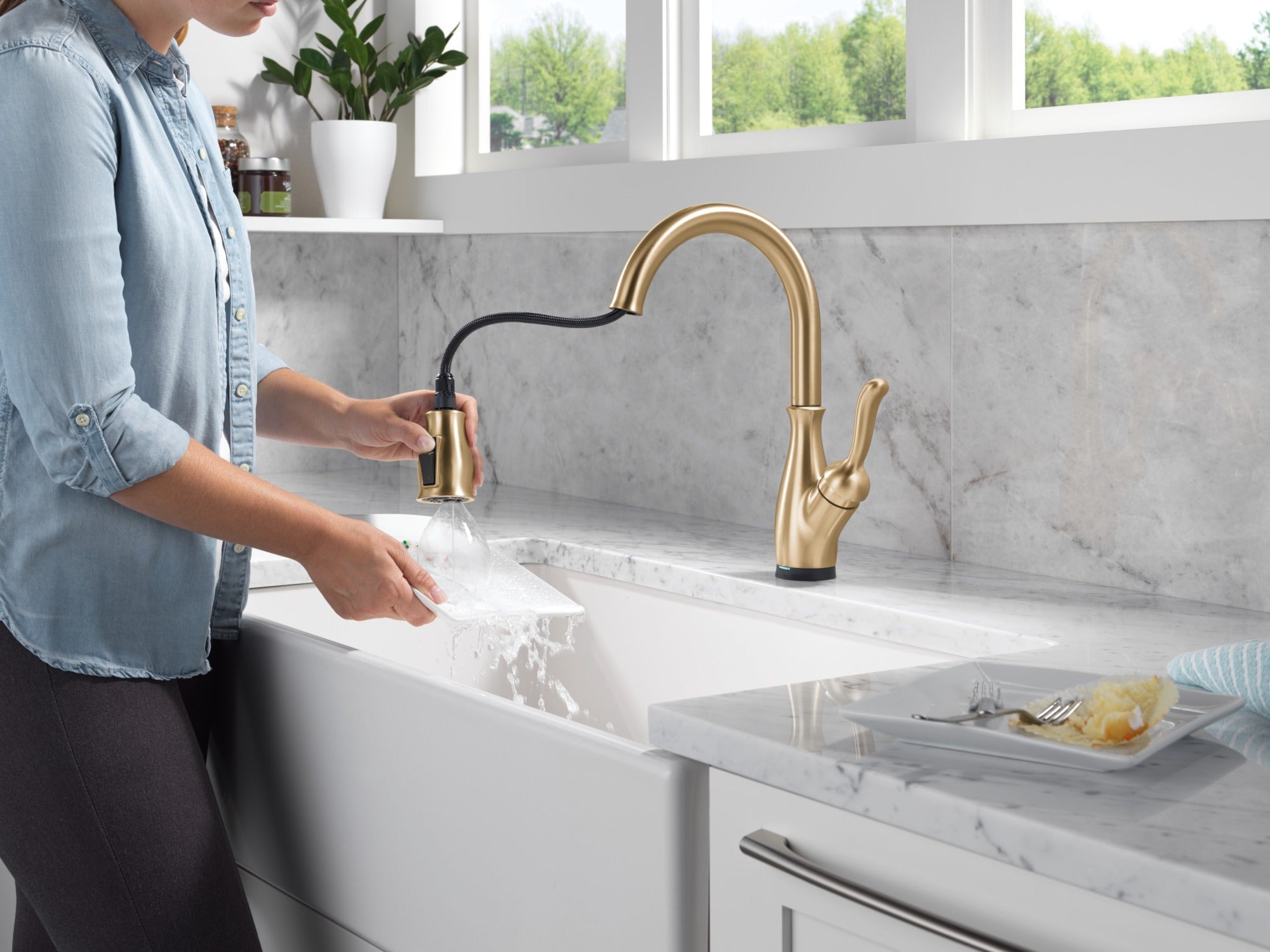 Delta Leland® Touch<sub>2</sub>O® Technology Kitchen Faucet with Touchless Technology