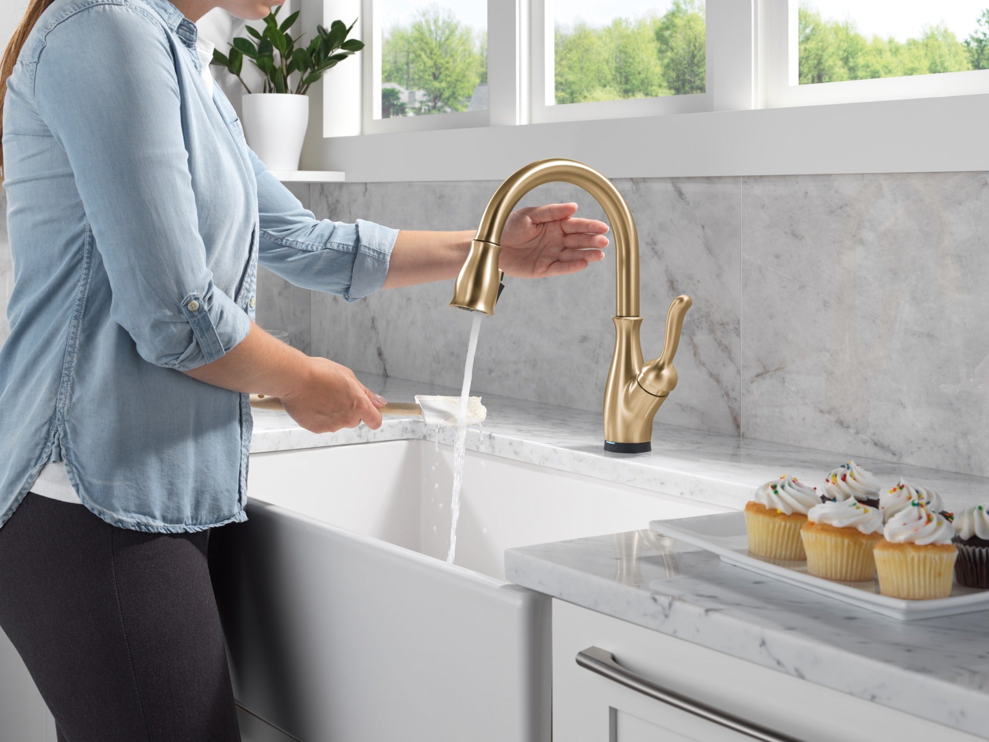 Delta Leland® Touch<sub>2</sub>O® Technology Kitchen Faucet with Touchless Technology