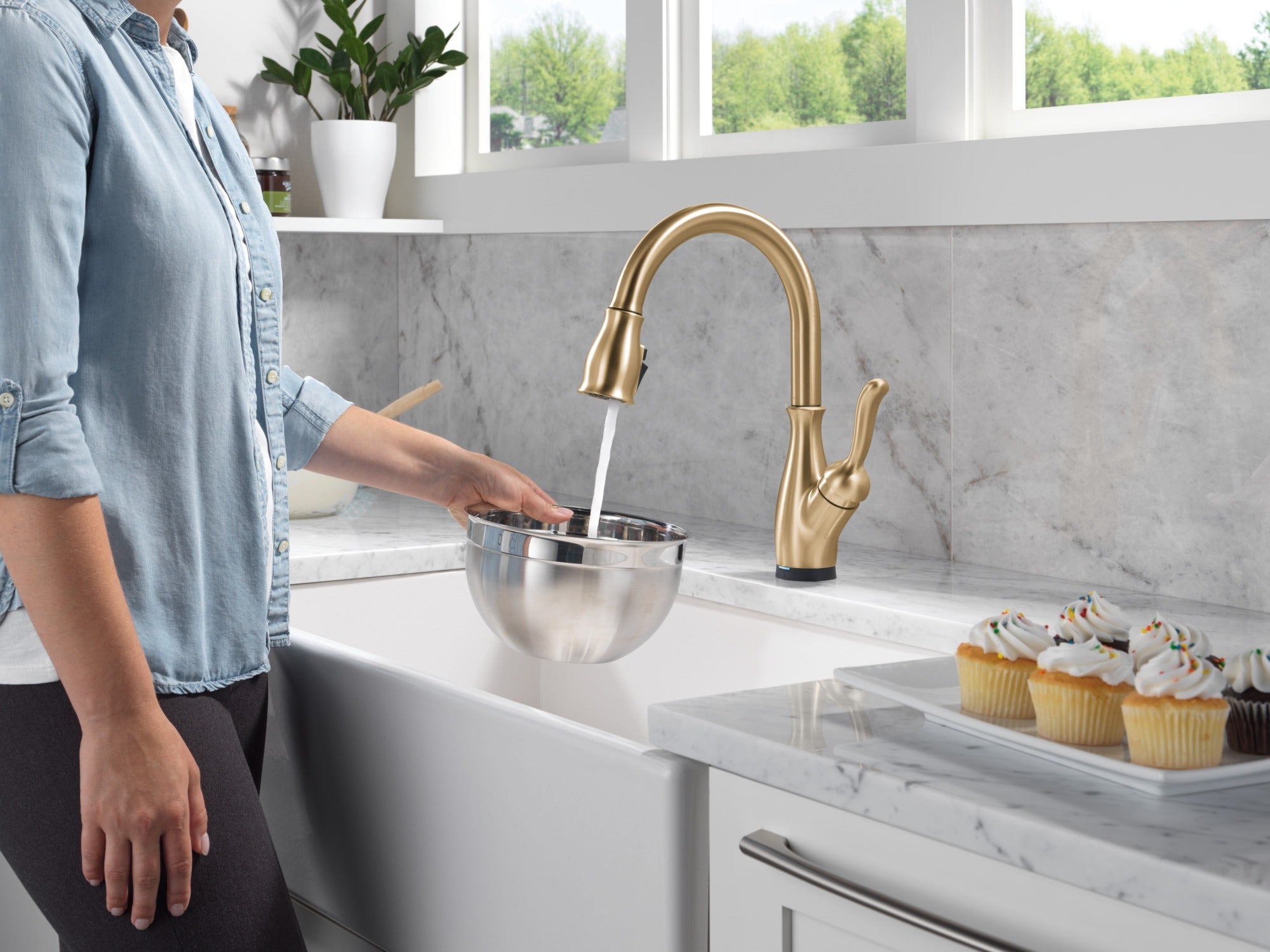 Delta Leland® Touch<sub>2</sub>O® Technology Kitchen Faucet with Touchless Technology