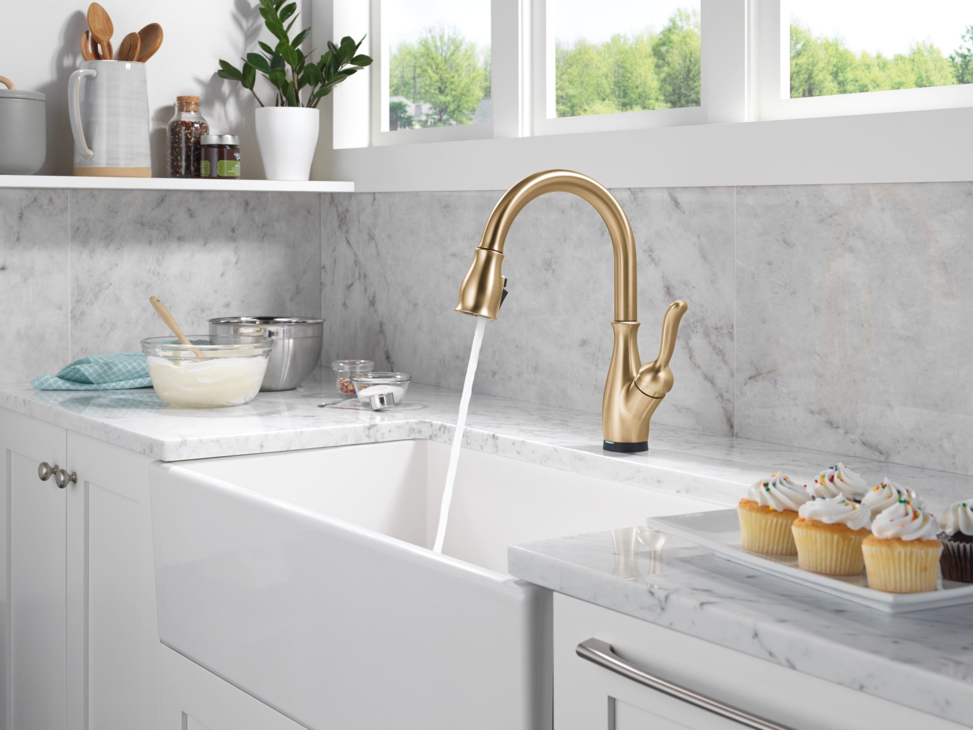 Delta Leland® Touch<sub>2</sub>O® Technology Kitchen Faucet with Touchless Technology