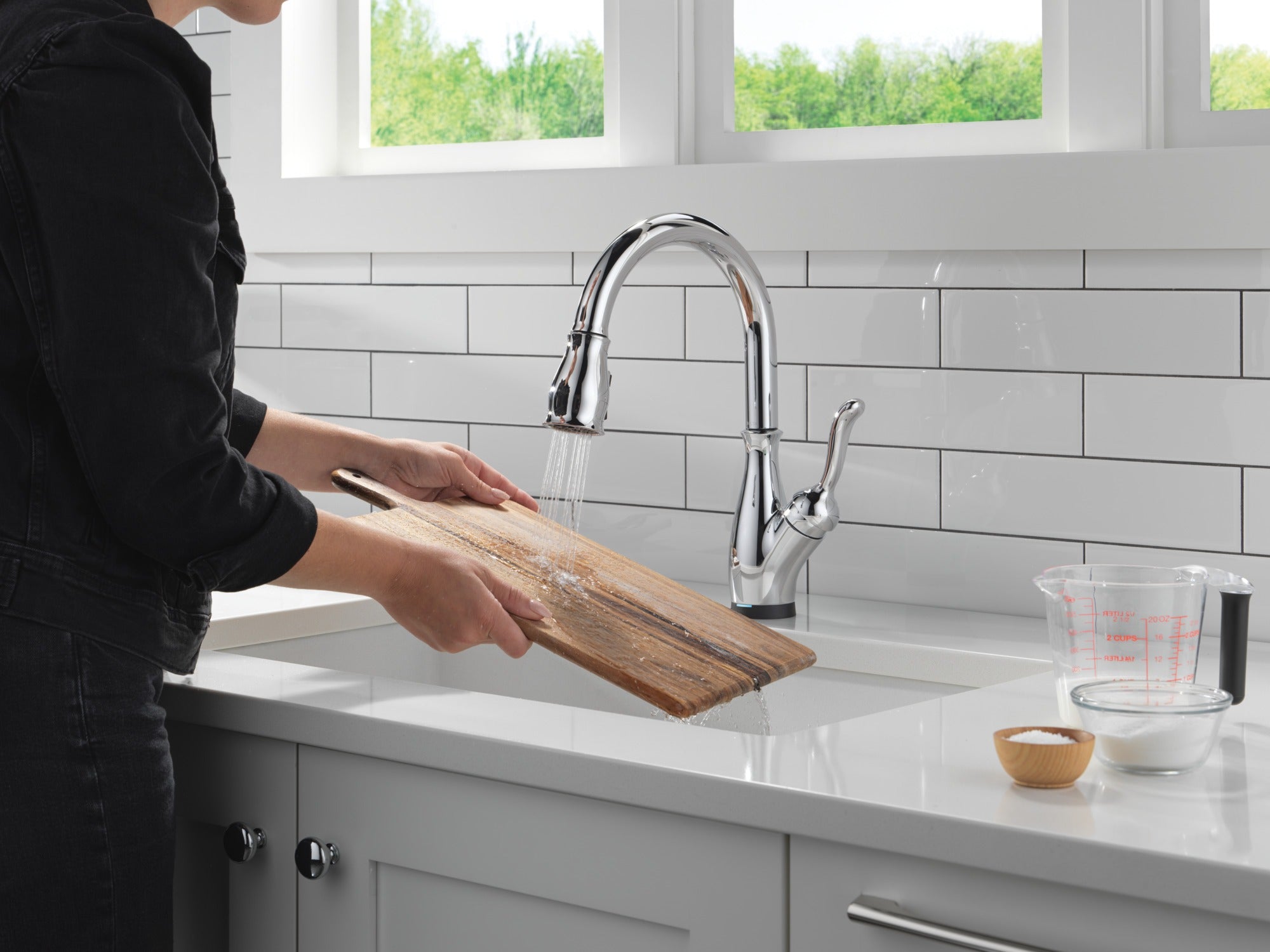 Delta Leland® Touch<sub>2</sub>O® Technology Kitchen Faucet with Touchless Technology