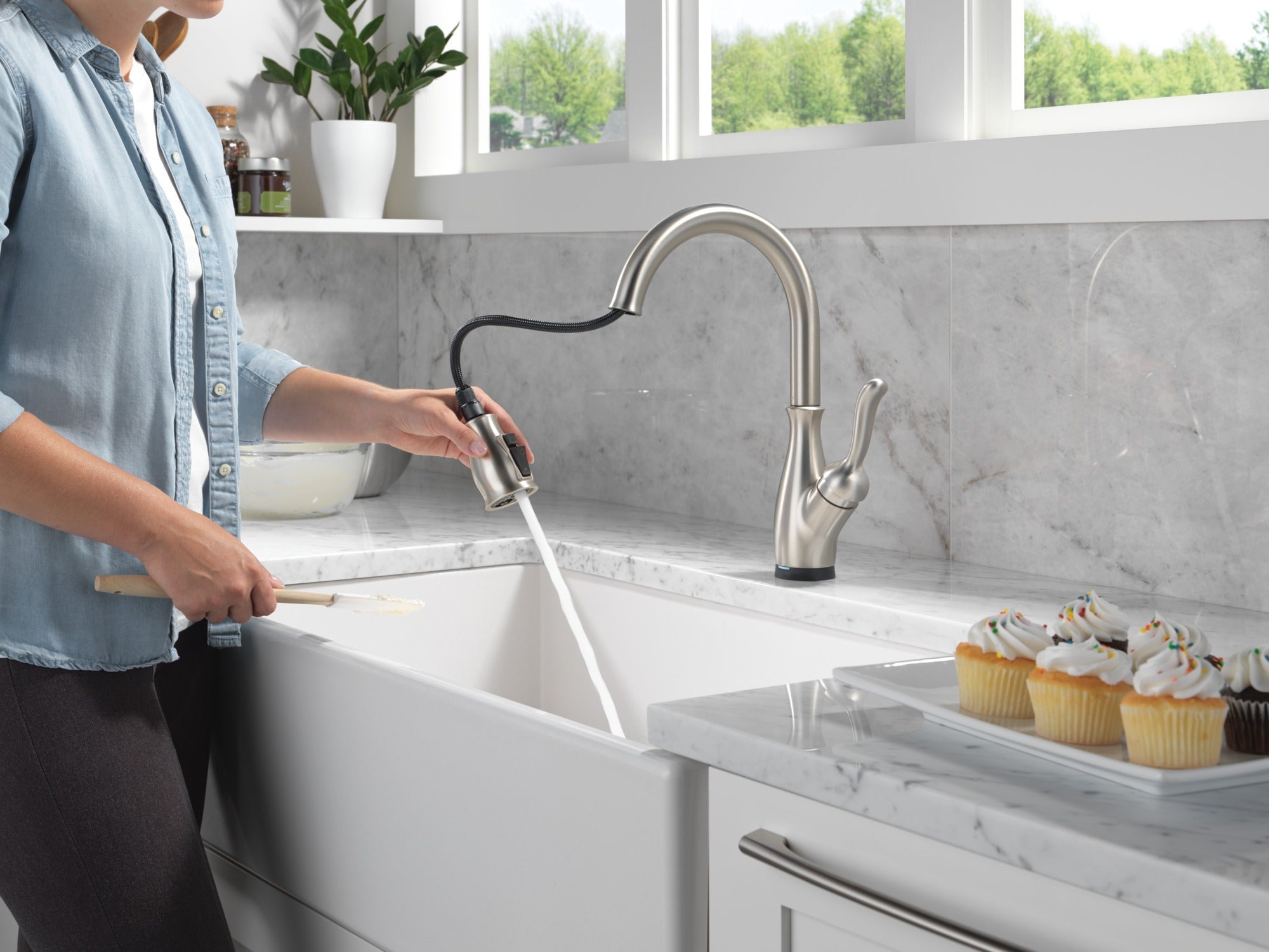Delta Leland® Touch<sub>2</sub>O® Technology Kitchen Faucet with Touchless Technology