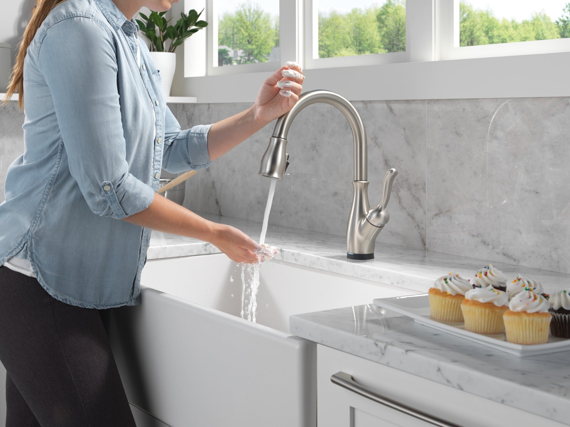 Delta Leland® Touch<sub>2</sub>O® Technology Kitchen Faucet with Touchless Technology