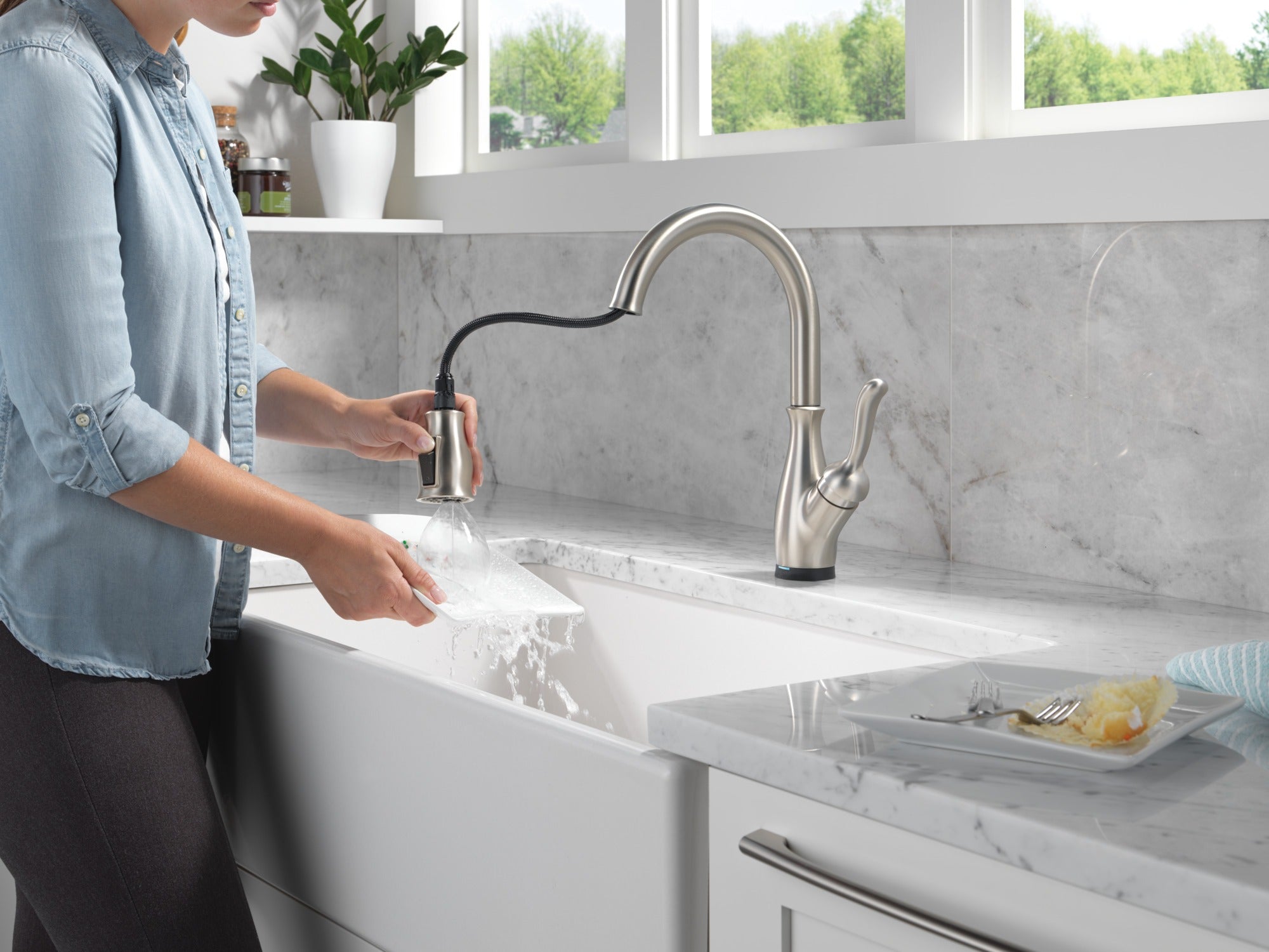 Delta Leland® Touch<sub>2</sub>O® Technology Kitchen Faucet with Touchless Technology