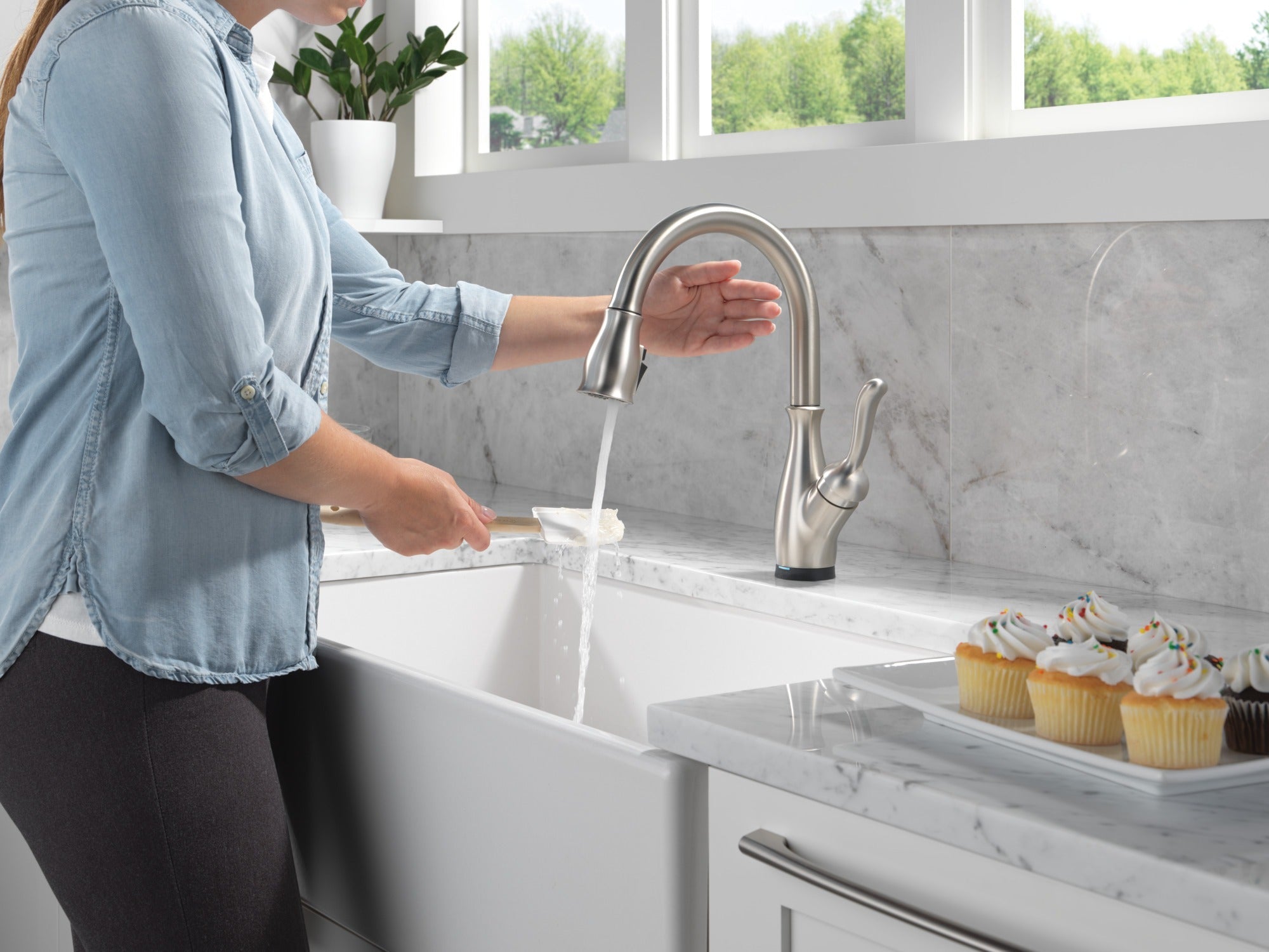 Delta Leland® Touch<sub>2</sub>O® Technology Kitchen Faucet with Touchless Technology