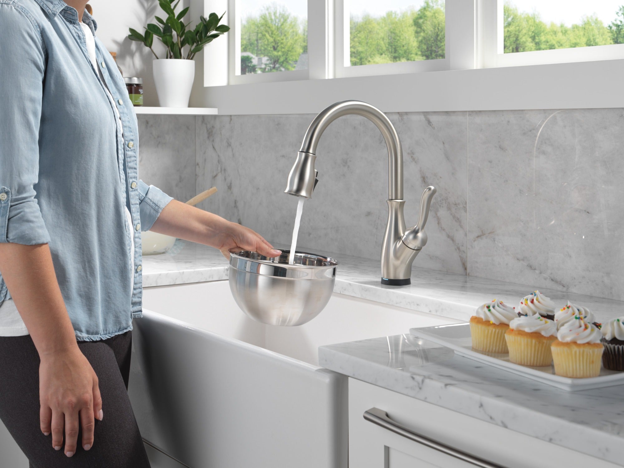Delta Leland® Touch<sub>2</sub>O® Technology Kitchen Faucet with Touchless Technology