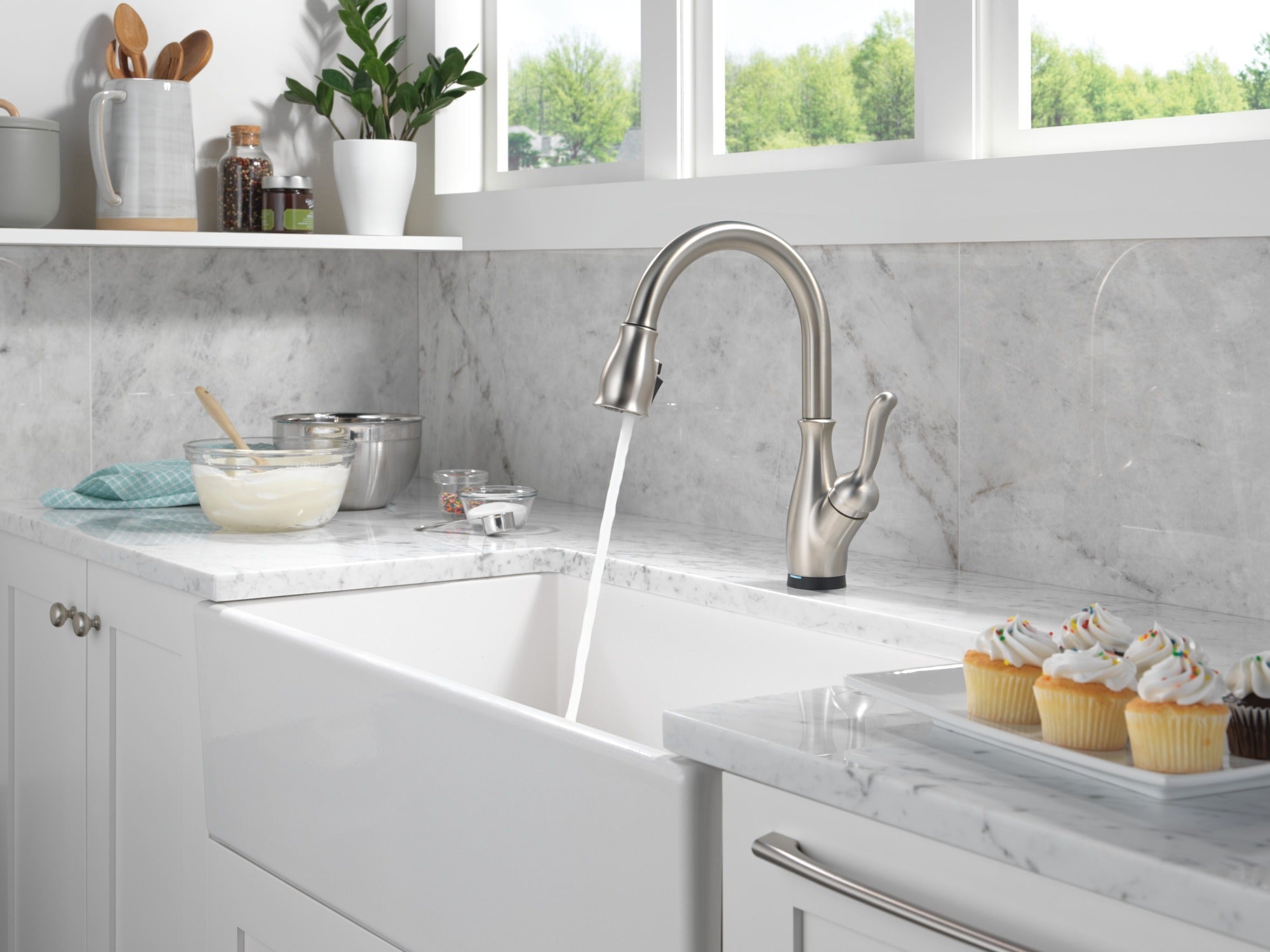 Delta Leland® Touch<sub>2</sub>O® Technology Kitchen Faucet with Touchless Technology