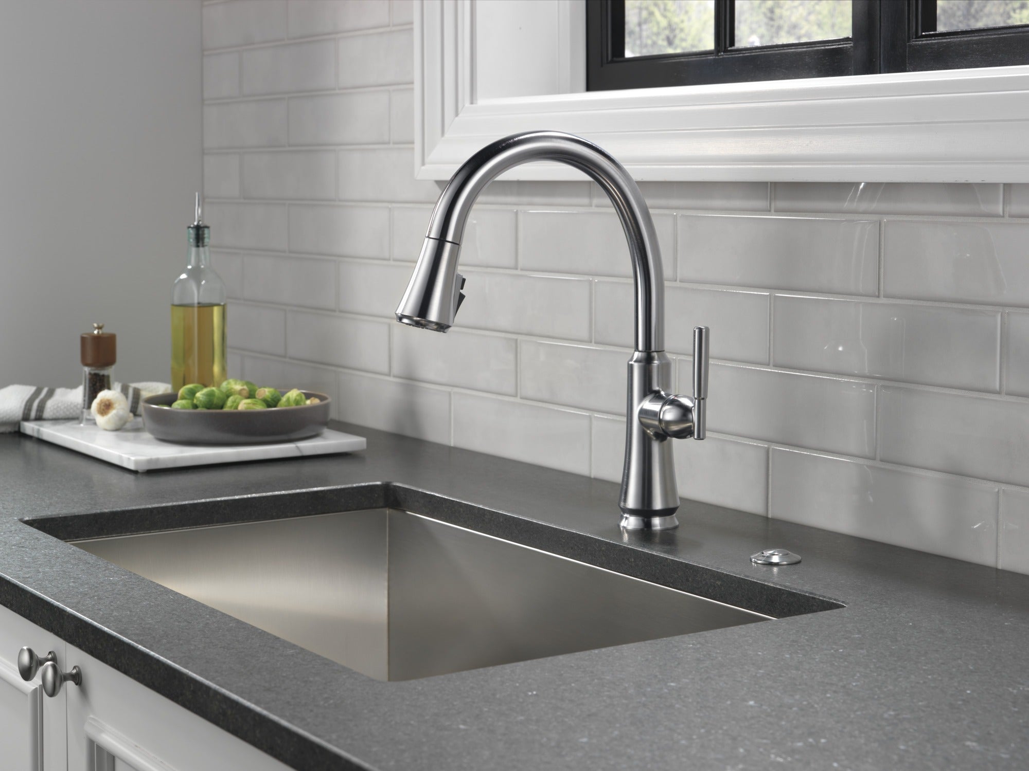 Delta Coranto® Single Handle Pull-Down Kitchen Faucet