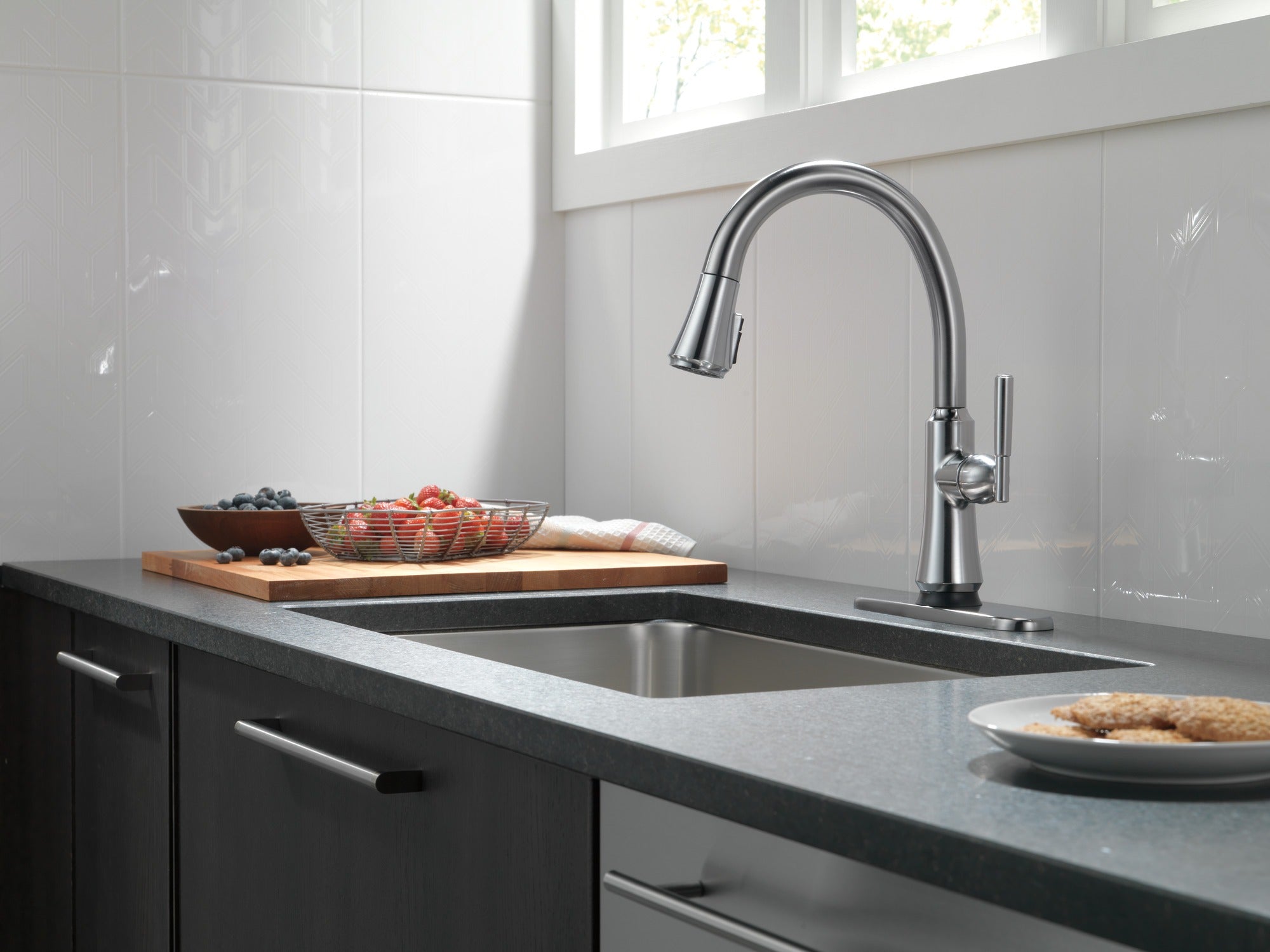 Delta Coranto® Single Handle Pull-Down Kitchen Faucet with Touch<sub>2</sub>O® Technology