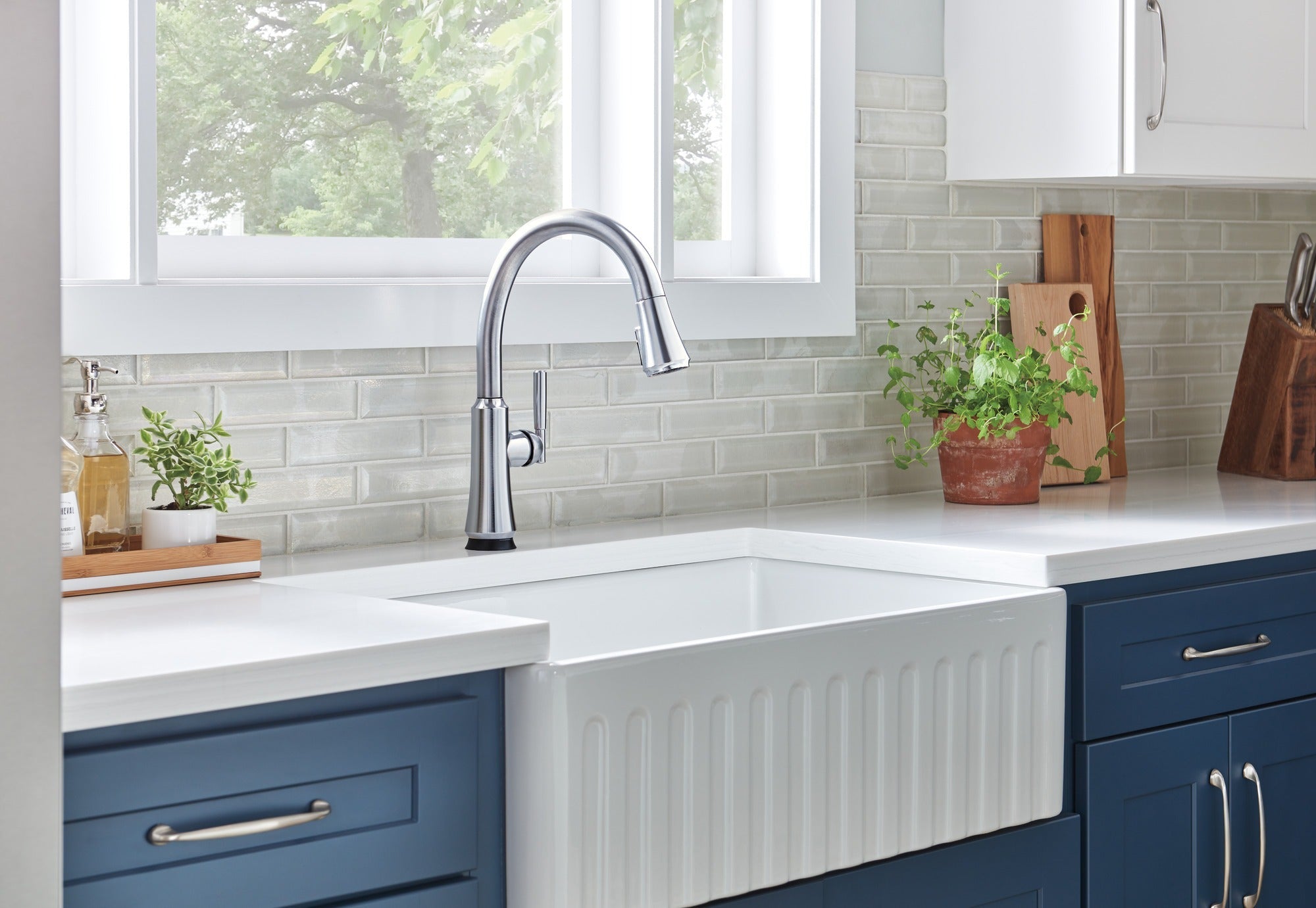 Delta Coranto® Single Handle Pull-Down Kitchen Faucet with Touch<sub>2</sub>O® Technology