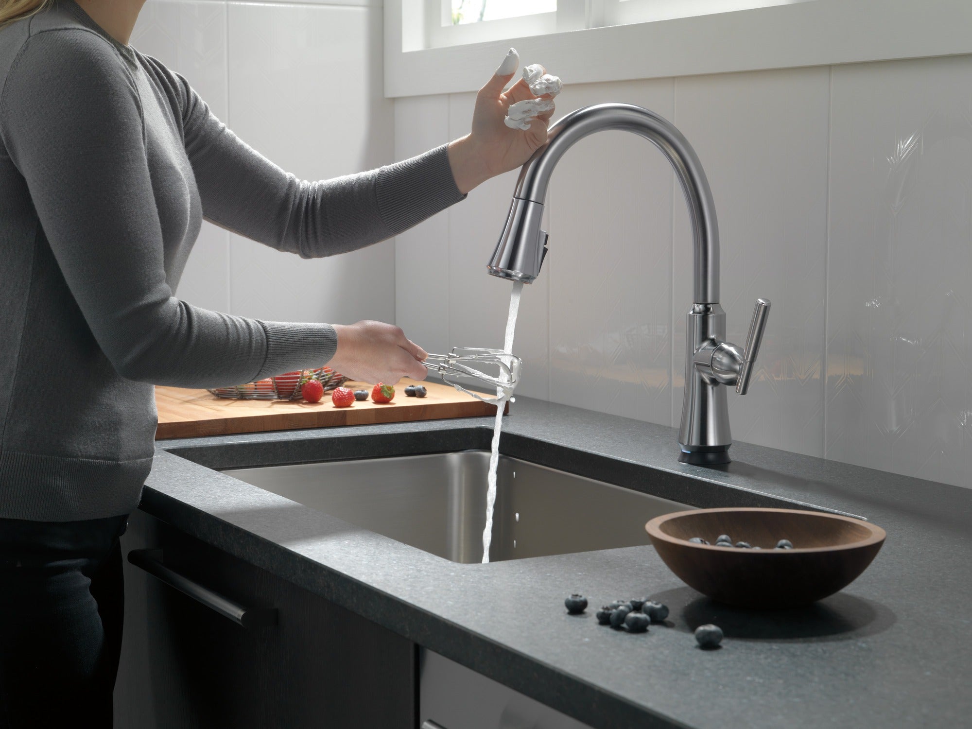 Delta Coranto® Single Handle Pull-Down Kitchen Faucet with Touch<sub>2</sub>O® Technology