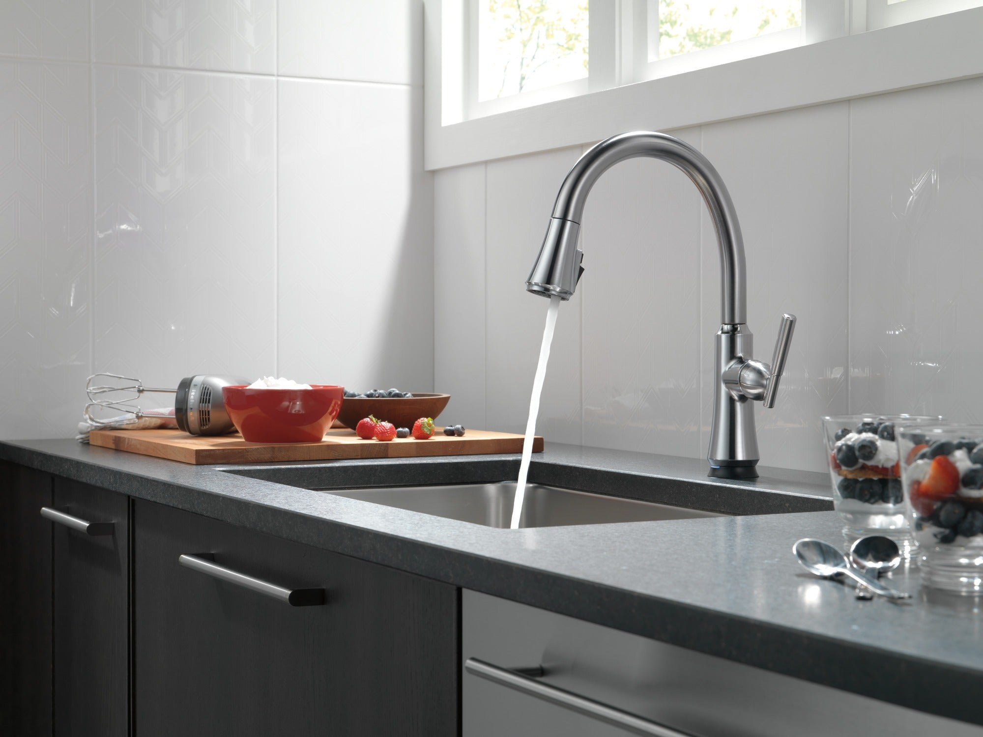 Delta Coranto® Single Handle Pull-Down Kitchen Faucet with Touch<sub>2</sub>O® Technology