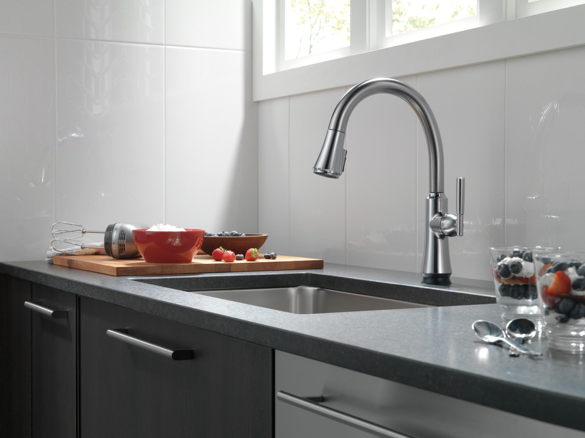 Delta Coranto® Single Handle Pull-Down Kitchen Faucet with Touch<sub>2</sub>O® Technology