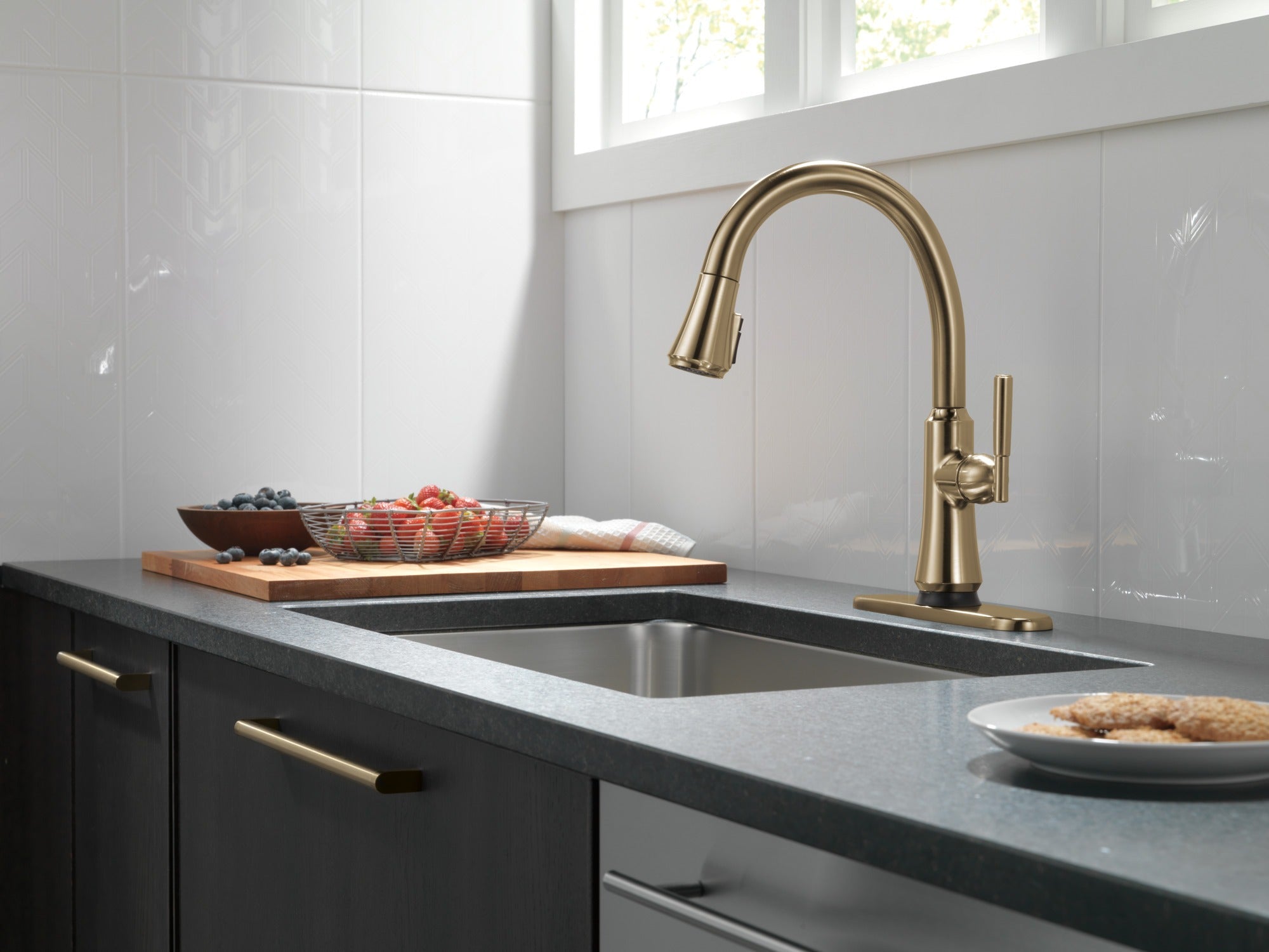 Delta Coranto® Single Handle Pull-Down Kitchen Faucet with Touch<sub>2</sub>O® Technology Technology