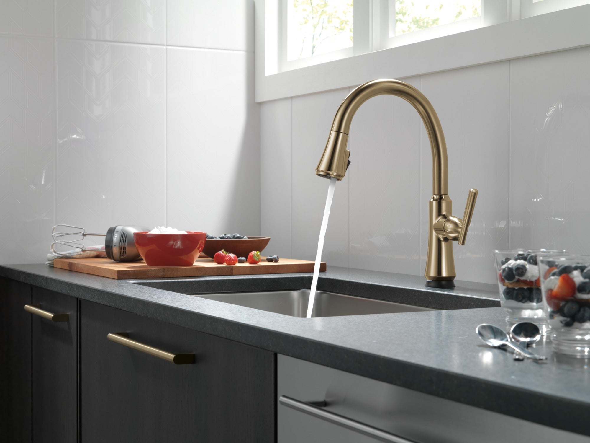 Delta Coranto® Single Handle Pull-Down Kitchen Faucet with Touch<sub>2</sub>O® Technology Technology