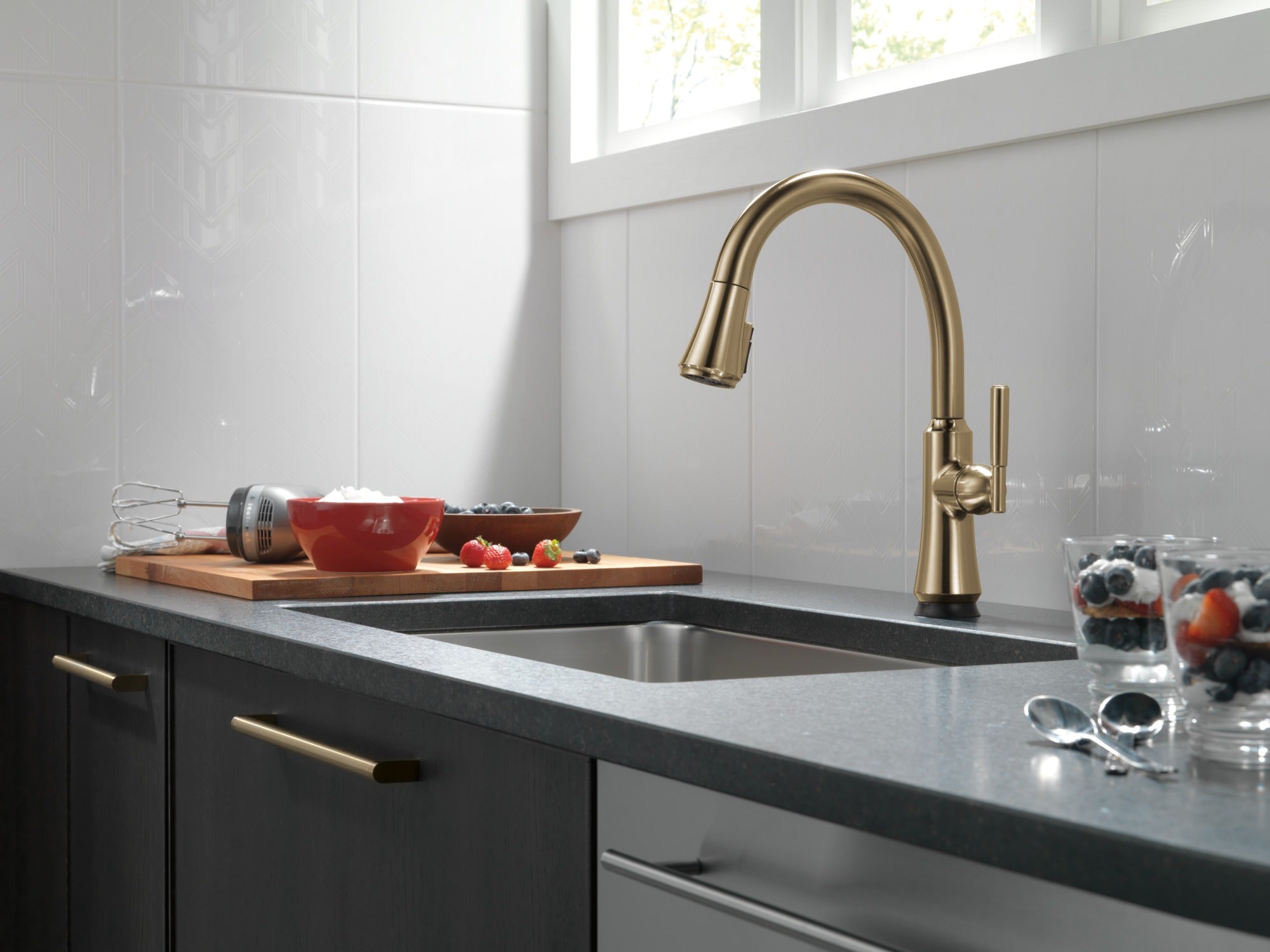 Delta Coranto® Single Handle Pull-Down Kitchen Faucet with Touch<sub>2</sub>O® Technology Technology