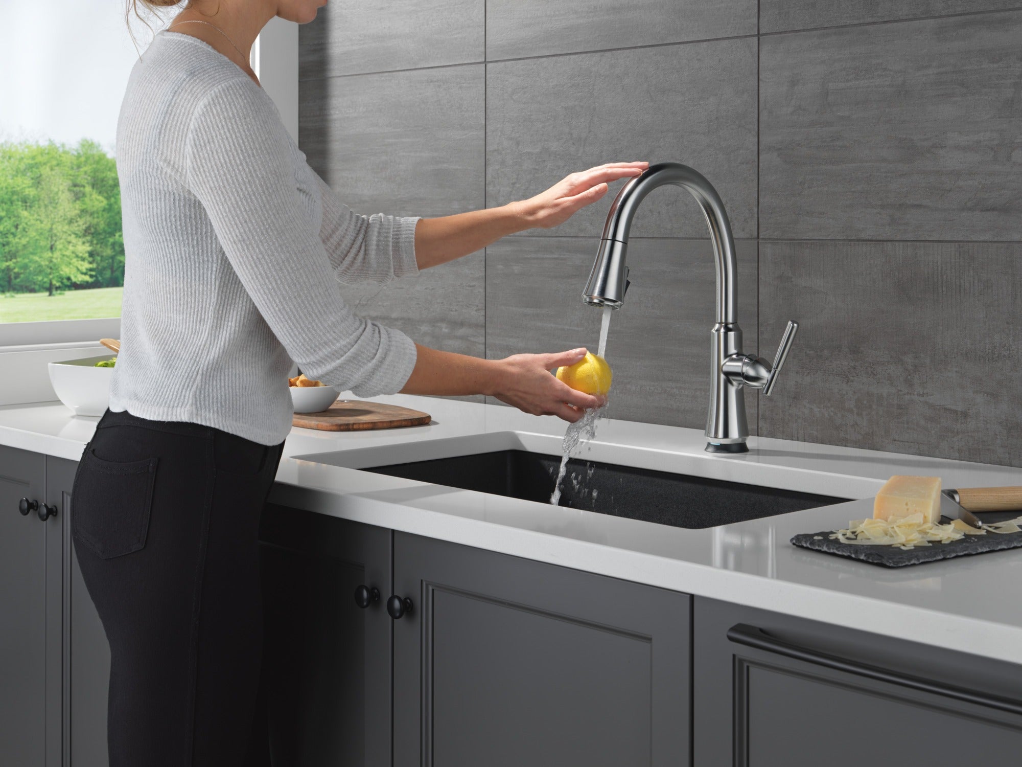 Delta Coranto® Touch<sub>2</sub>O® Technology Kitchen Faucet with Touchless Technology