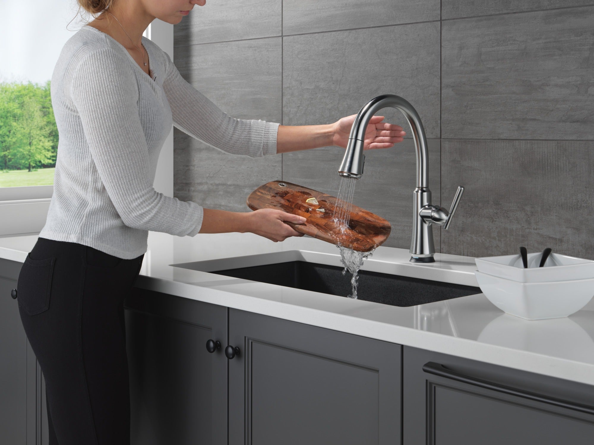 Delta Coranto® Touch<sub>2</sub>O® Technology Kitchen Faucet with Touchless Technology