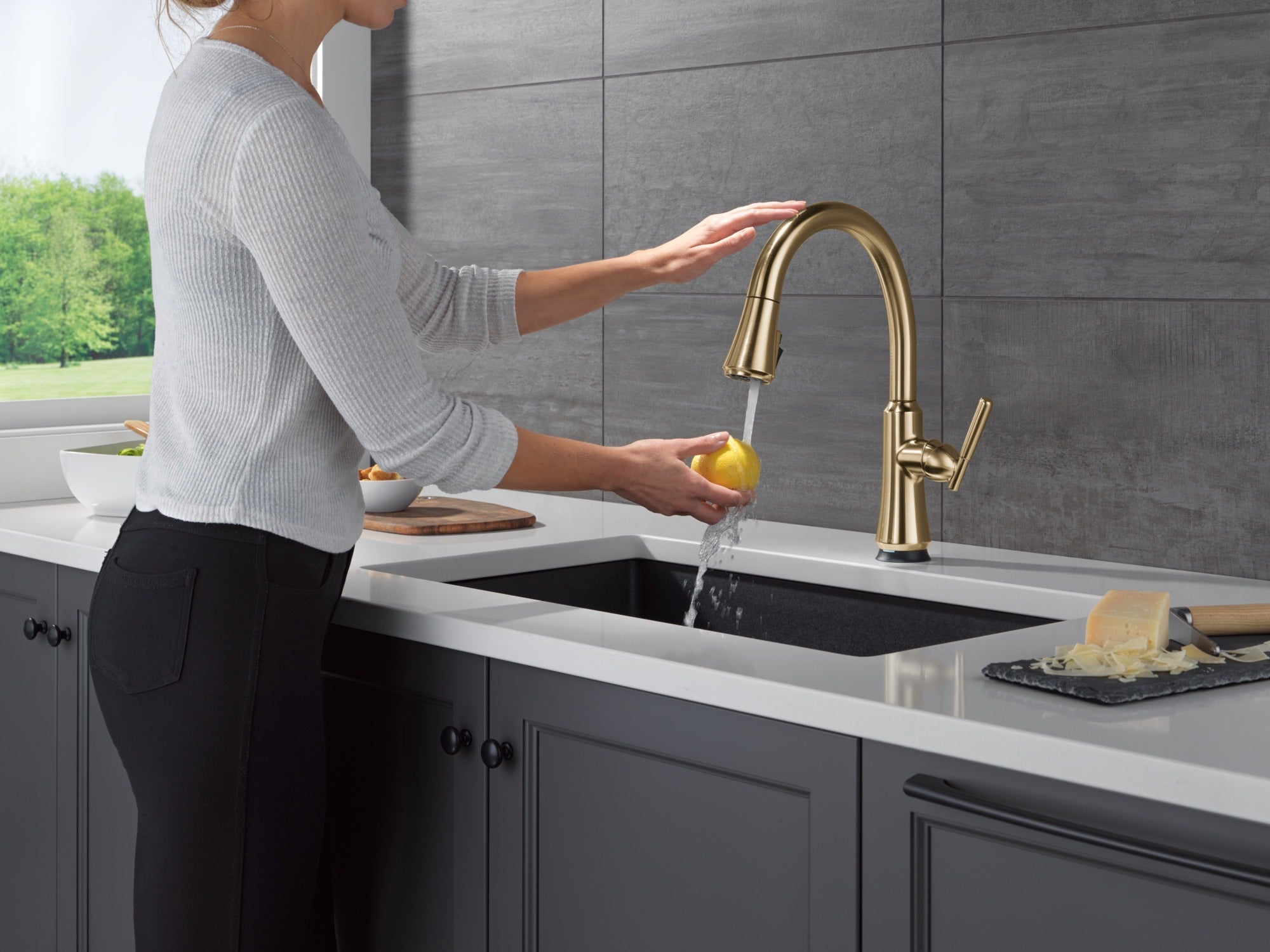 Delta Coranto® Touch<sub>2</sub>O® Technology Kitchen Faucet with Touchless Technology