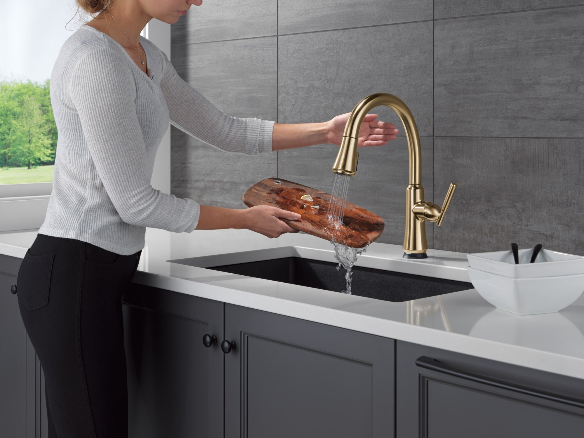 Delta Coranto® Touch<sub>2</sub>O® Technology Kitchen Faucet with Touchless Technology
