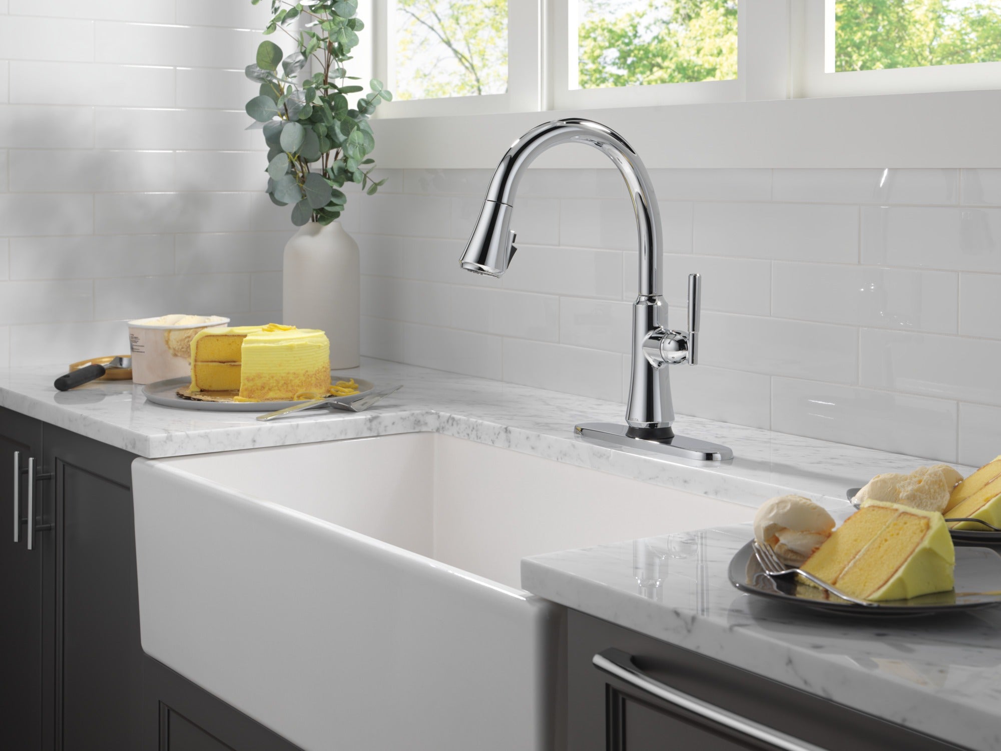 Delta Coranto® Touch<sub>2</sub>O® Technology Kitchen Faucet with Touchless Technology