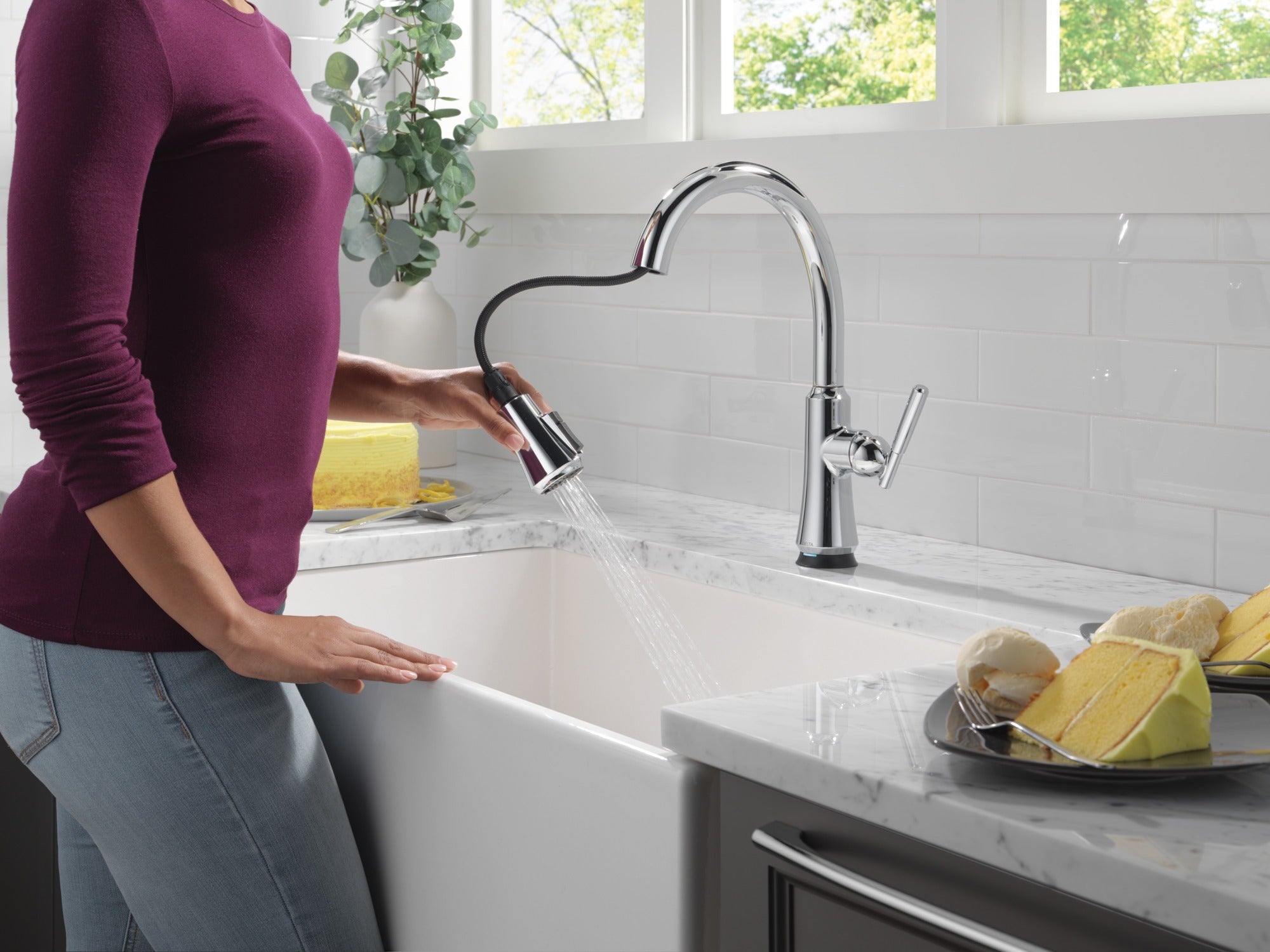 Delta Coranto® Touch<sub>2</sub>O® Technology Kitchen Faucet with Touchless Technology