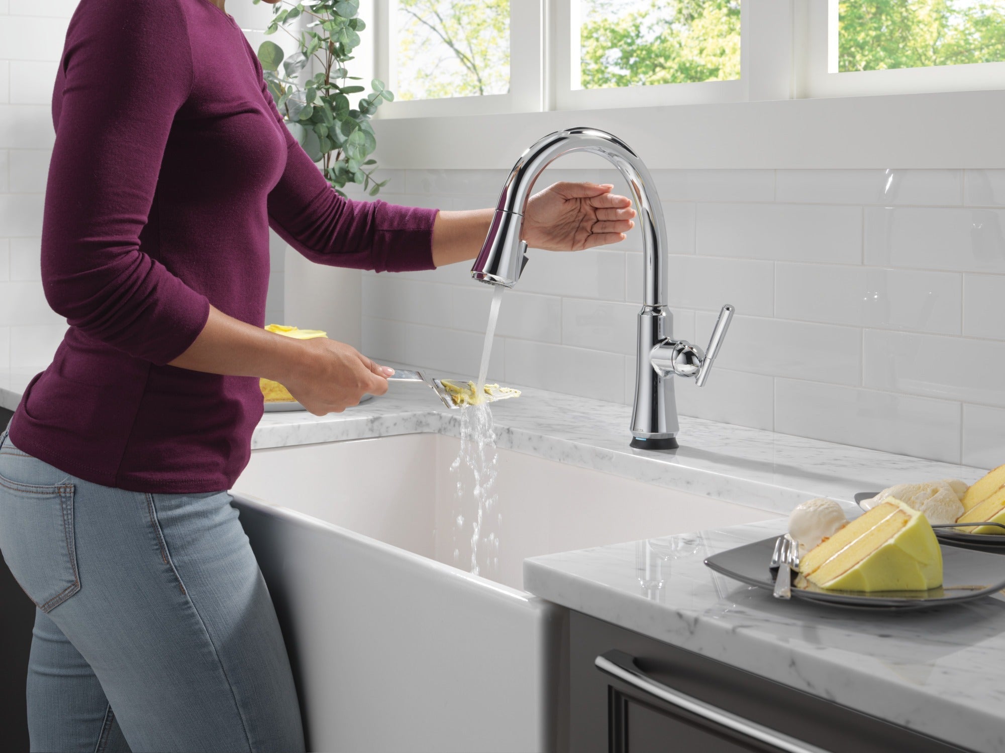 Delta Coranto® Touch<sub>2</sub>O® Technology Kitchen Faucet with Touchless Technology
