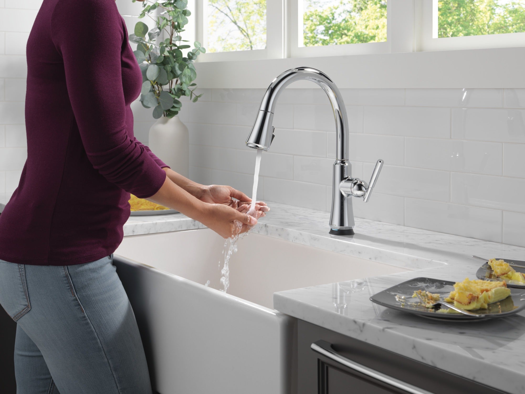 Delta Coranto® Touch<sub>2</sub>O® Technology Kitchen Faucet with Touchless Technology