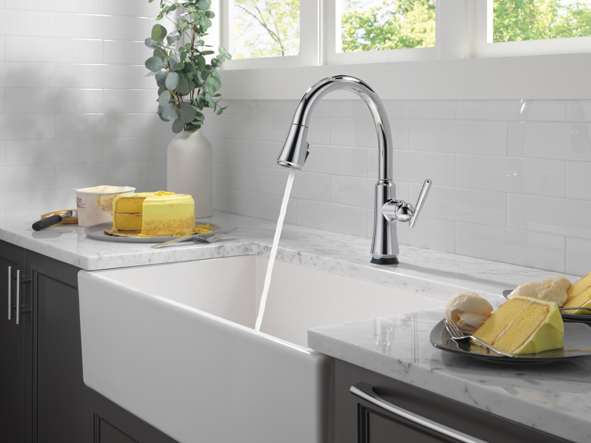 Delta Coranto® Touch<sub>2</sub>O® Technology Kitchen Faucet with Touchless Technology