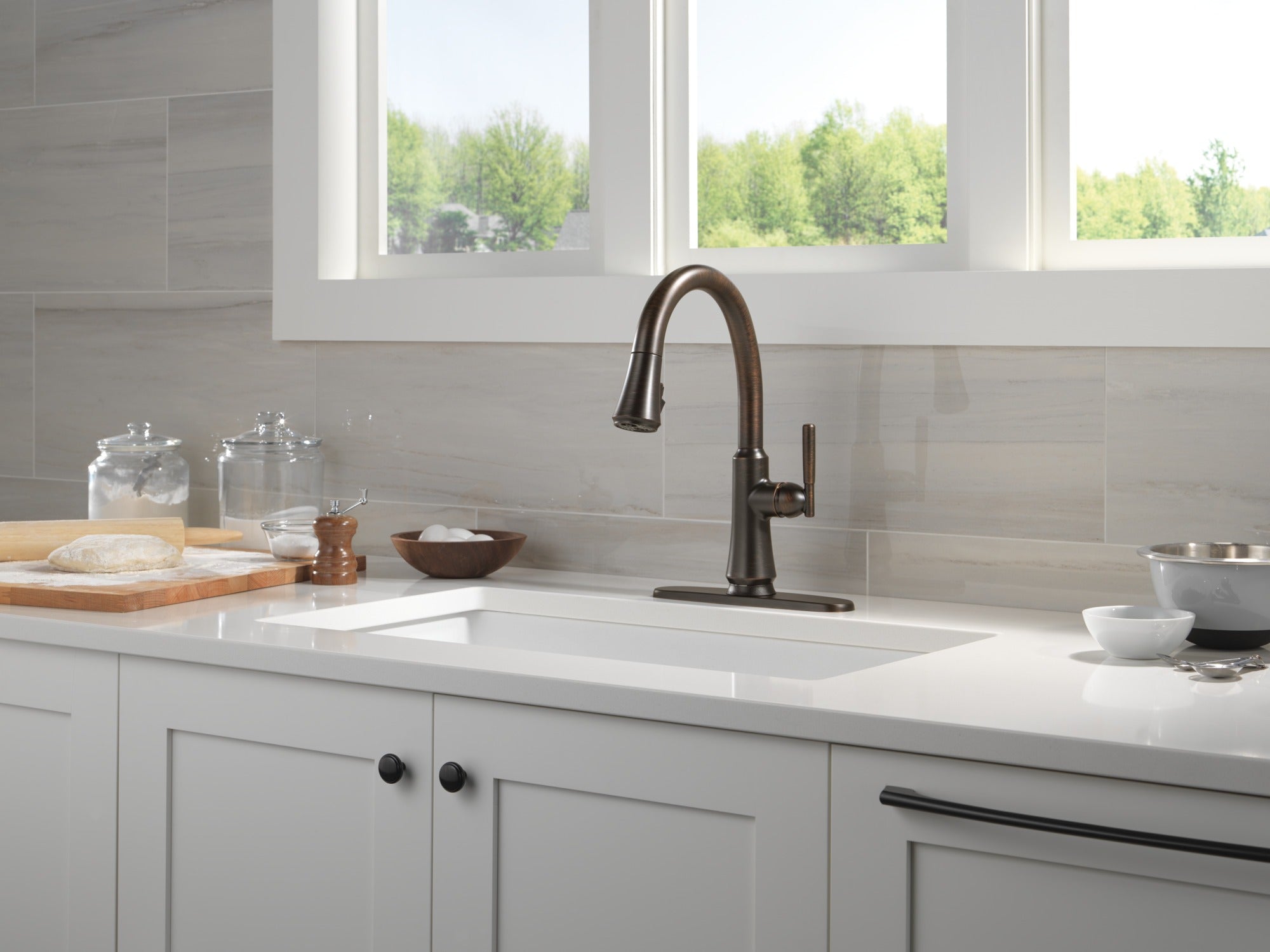 Delta Coranto® Touch<sub>2</sub>O® Technology Kitchen Faucet with Touchless Technology