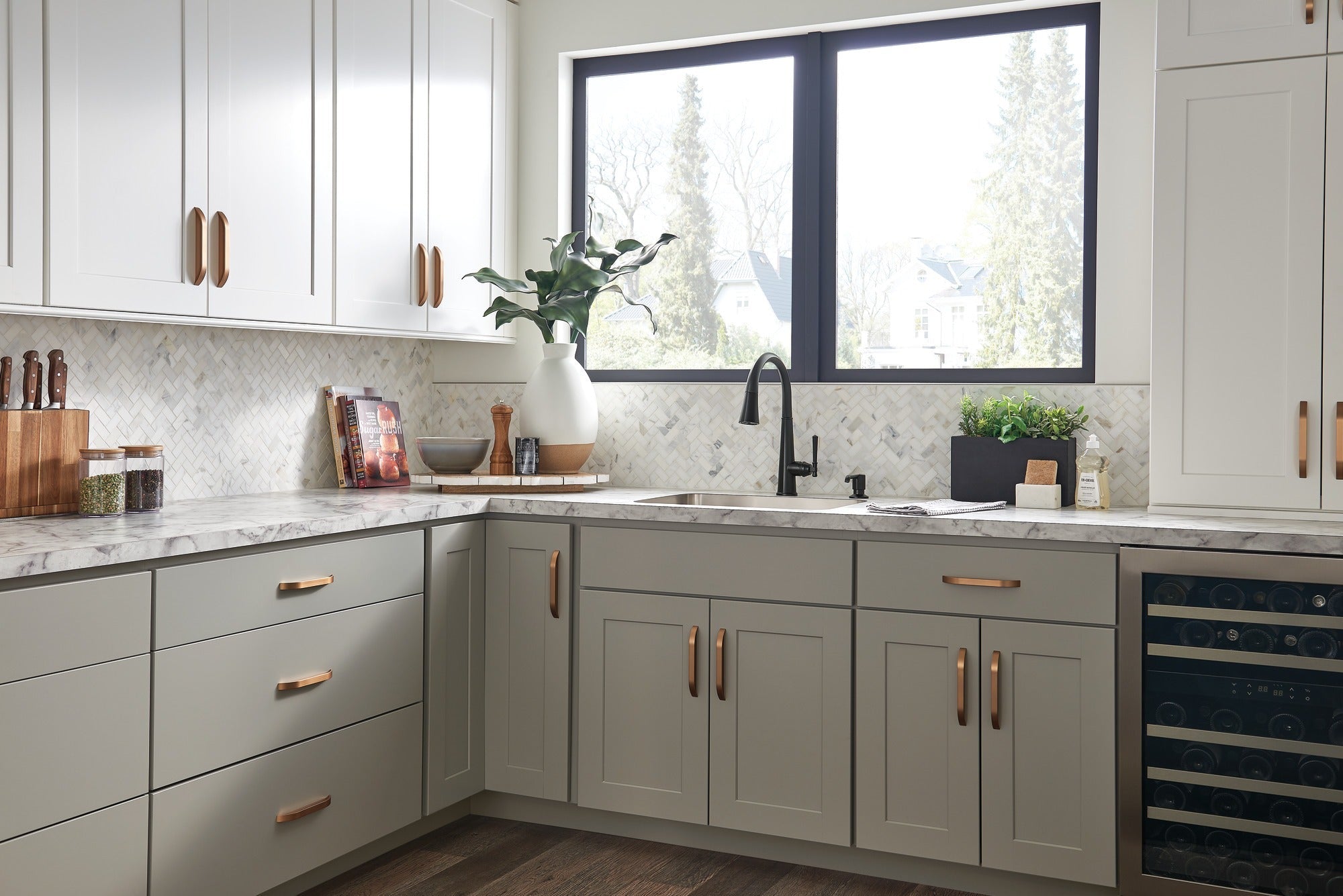 Delta Emmeline® Single Handle Pull-Down Kitchen Faucet