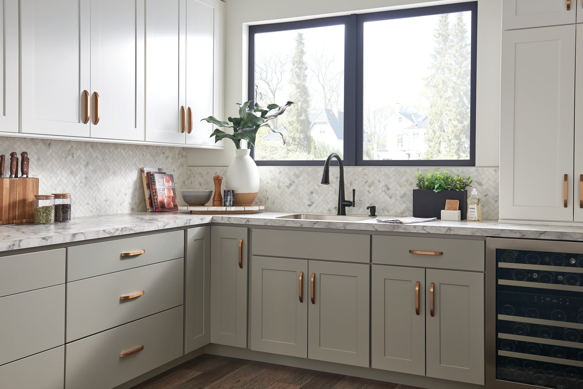 Delta Emmeline® Single Handle Pull-Down Kitchen Faucet