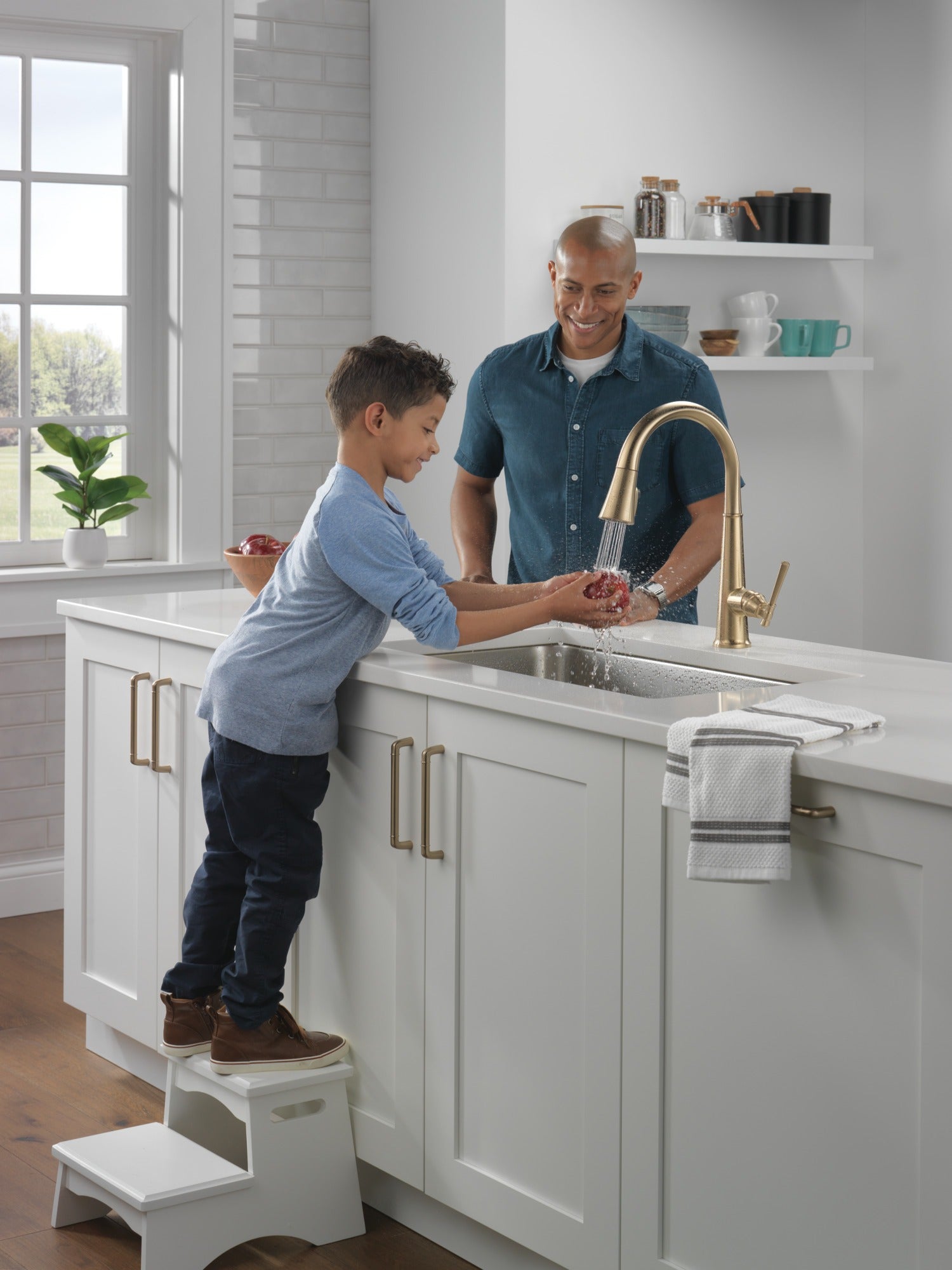 Delta Emmeline® Single Handle Pull-Down Kitchen Faucet