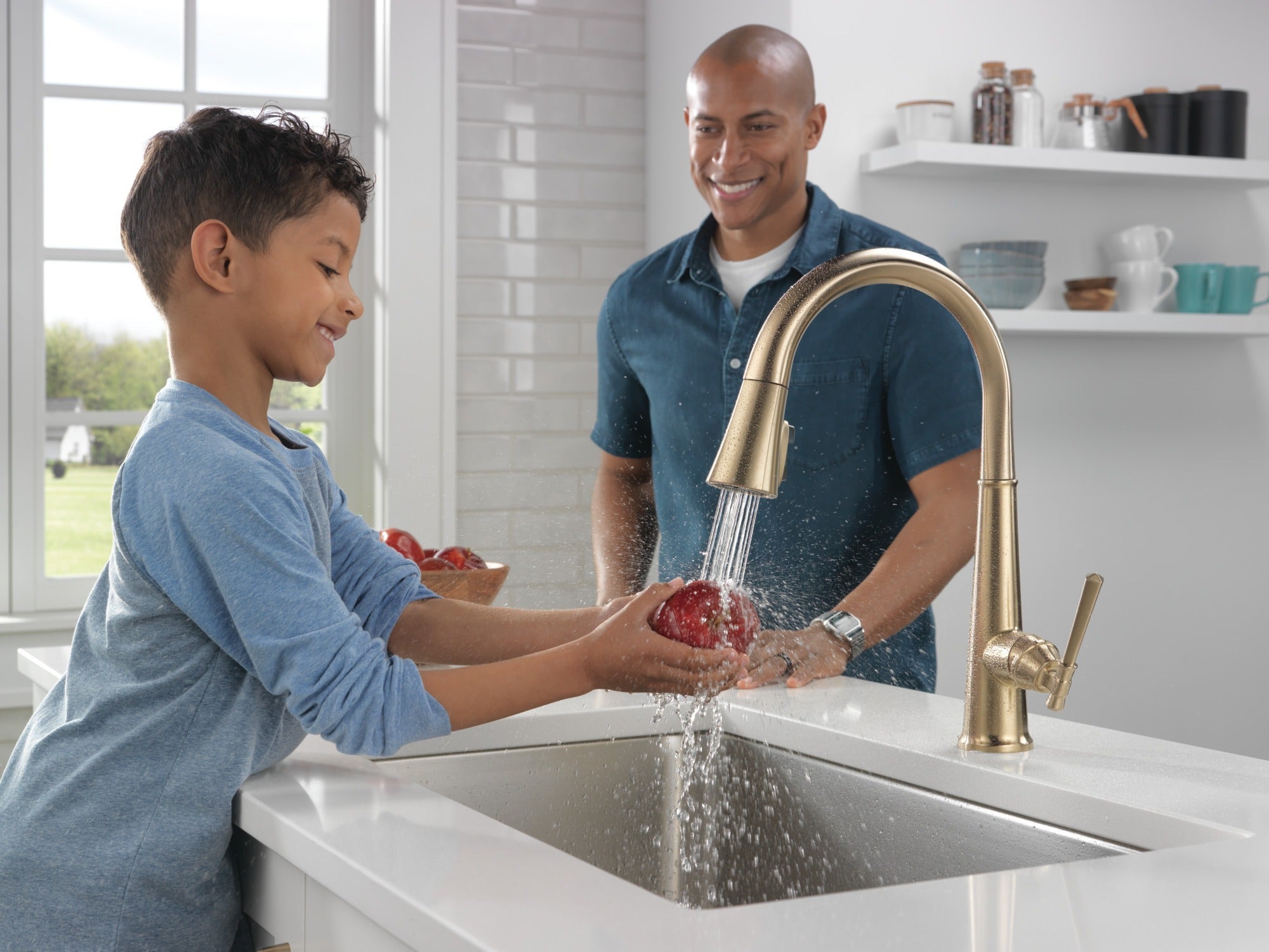 Delta Emmeline® Single Handle Pull-Down Kitchen Faucet