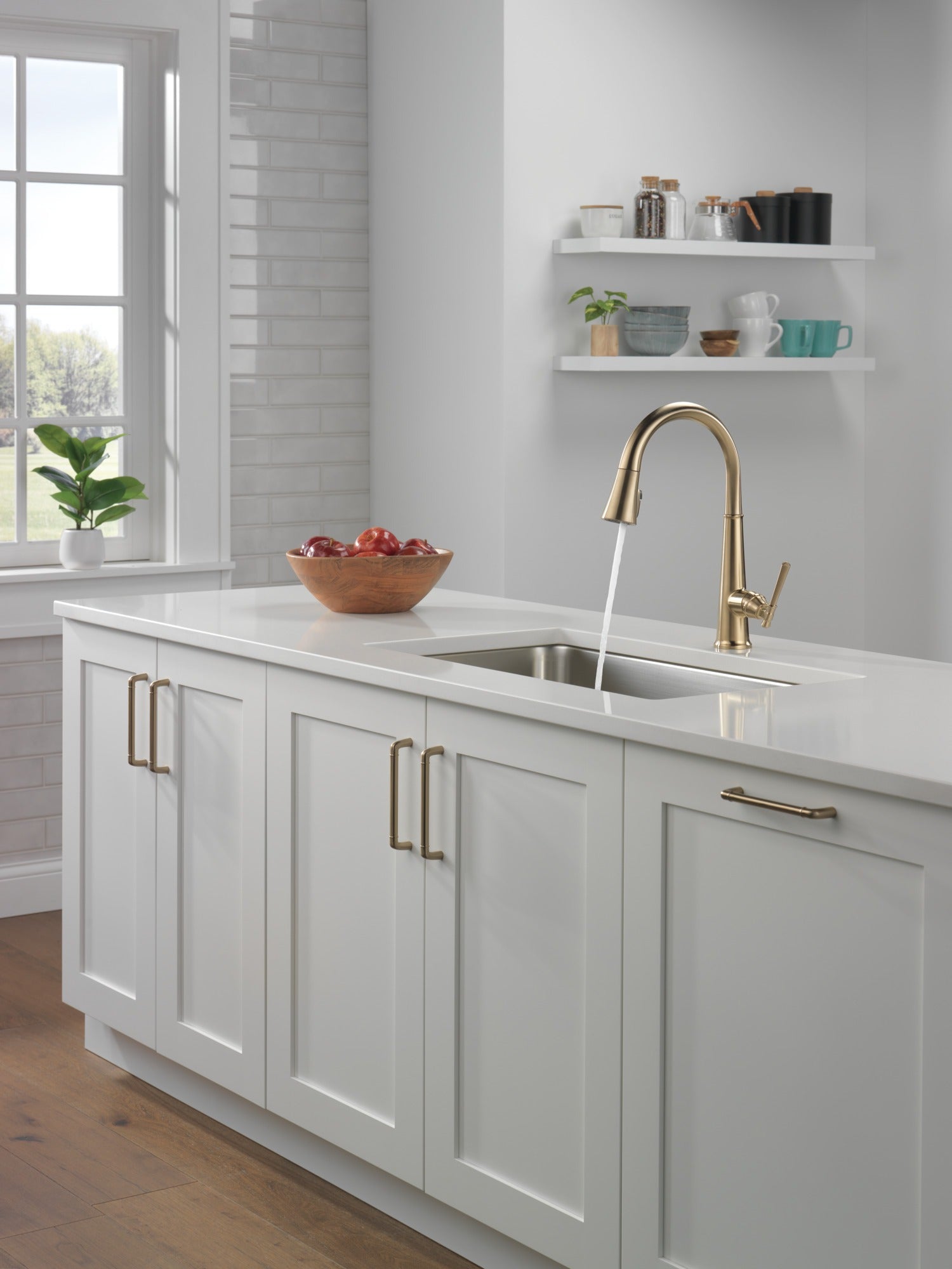 Delta Emmeline® Single Handle Pull-Down Kitchen Faucet