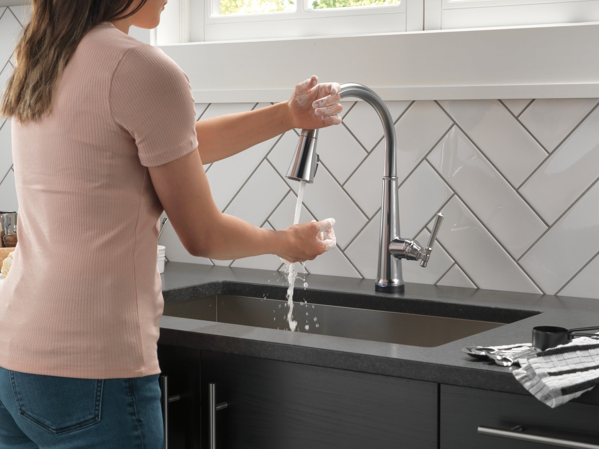 Delta Emmeline® Single Handle Pull-Down Kitchen Faucet with Touch<sub>2</sub>O® Technology