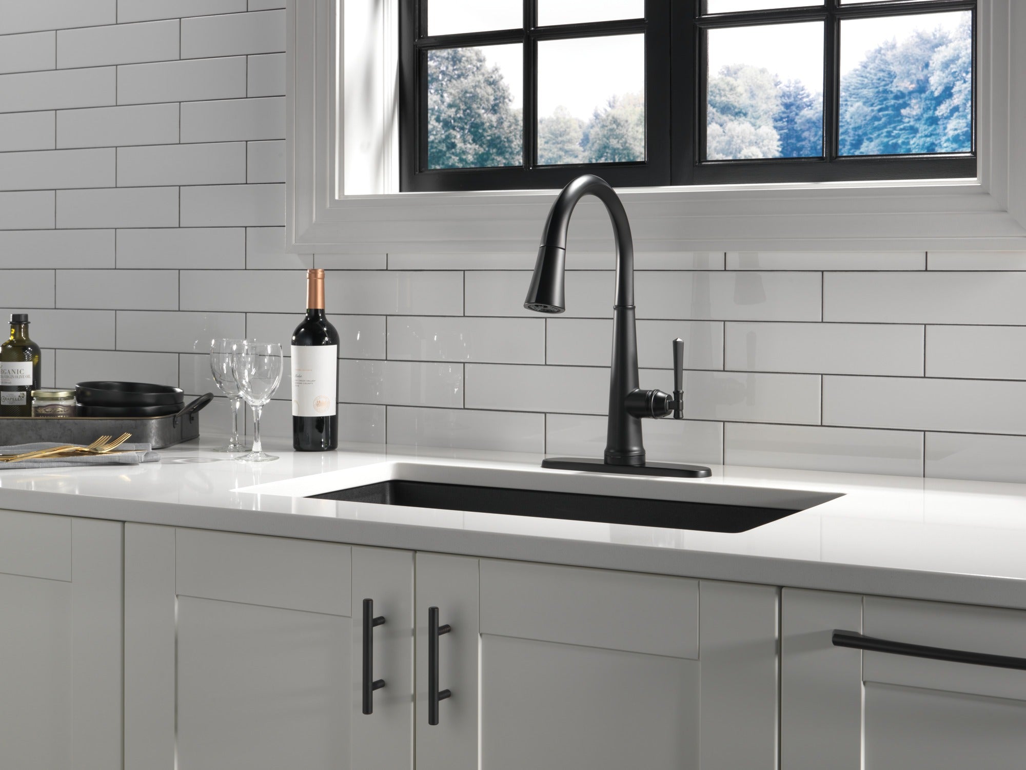 Delta Emmeline® Single Handle Pull-Down Kitchen Faucet with Touch<sub>2</sub>O® Technology