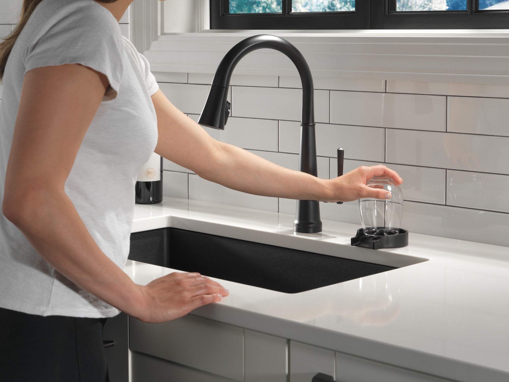 Delta Emmeline® Single Handle Pull-Down Kitchen Faucet with Touch<sub>2</sub>O® Technology