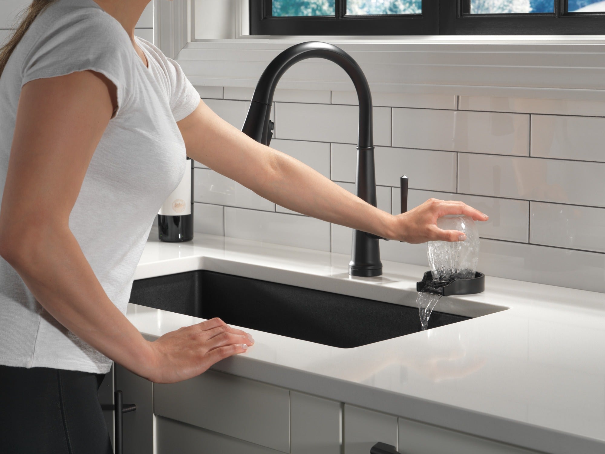 Delta Emmeline® Single Handle Pull-Down Kitchen Faucet with Touch<sub>2</sub>O® Technology