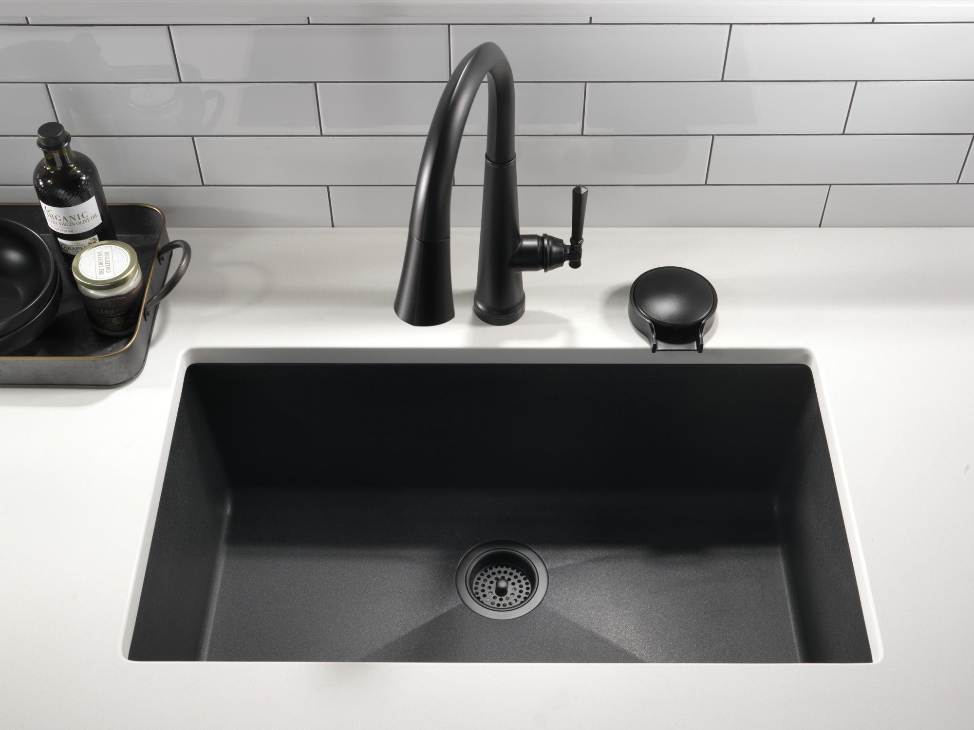 Delta Emmeline® Single Handle Pull-Down Kitchen Faucet with Touch<sub>2</sub>O® Technology