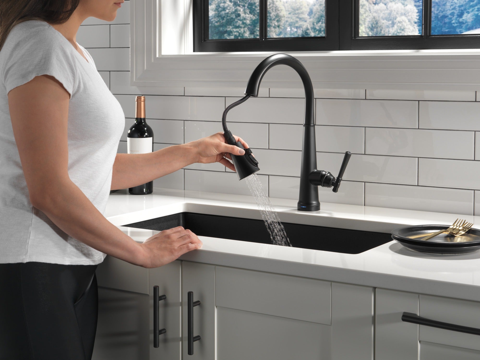 Delta Emmeline® Single Handle Pull-Down Kitchen Faucet with Touch<sub>2</sub>O® Technology