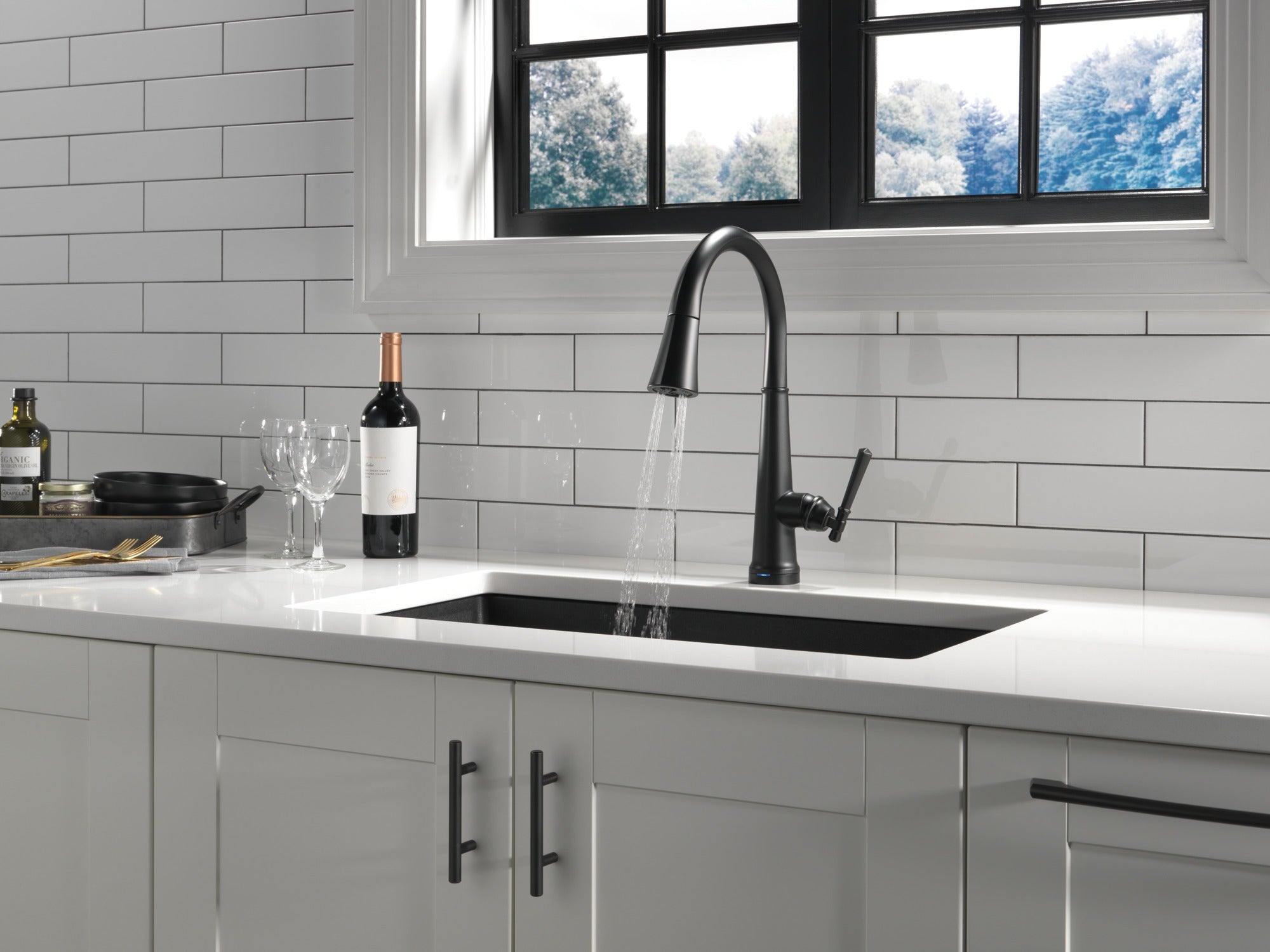 Delta Emmeline® Single Handle Pull-Down Kitchen Faucet with Touch<sub>2</sub>O® Technology