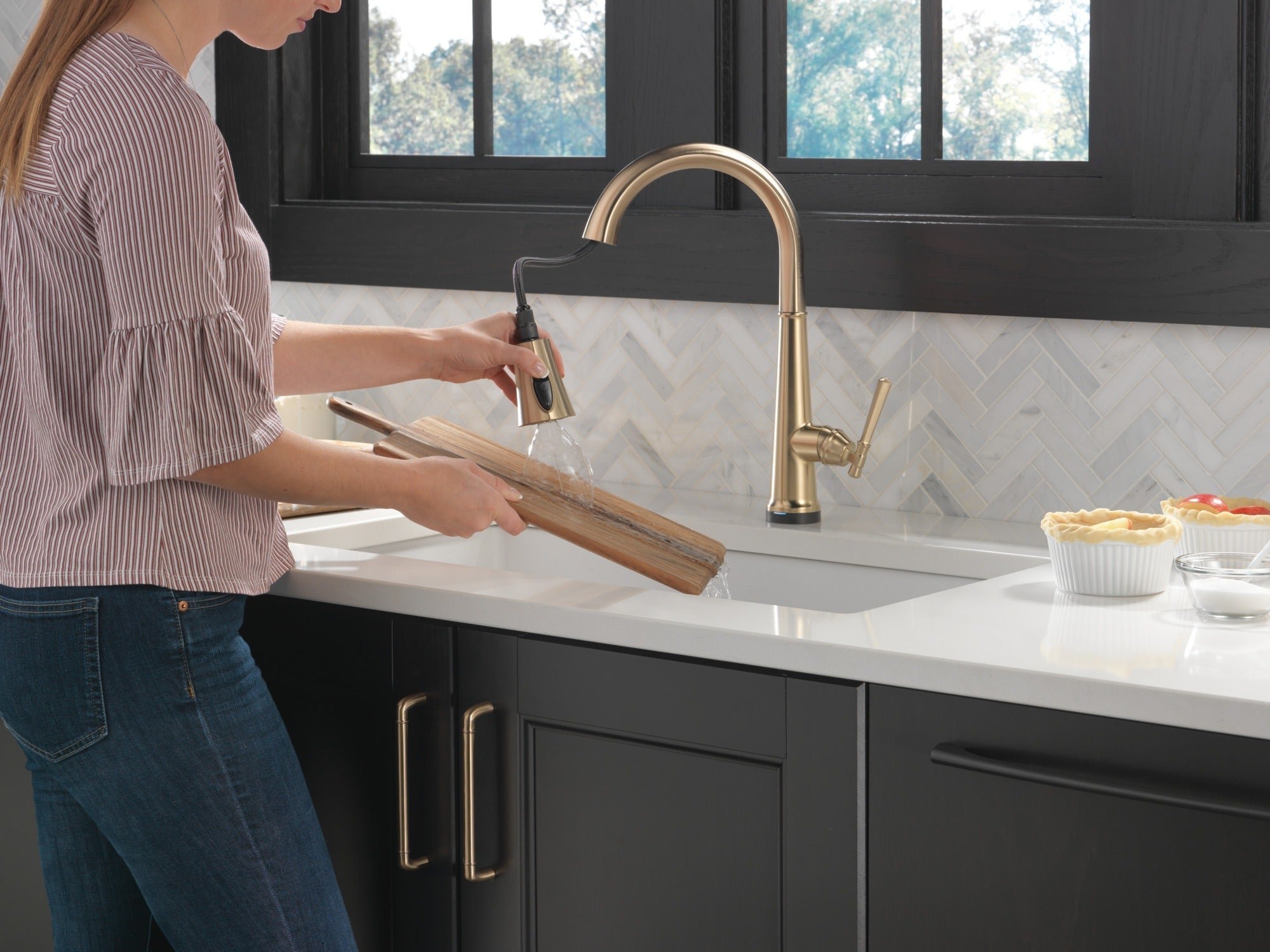 Delta Emmeline® Single Handle Pull-Down Kitchen Faucet with Touch<sub>2</sub>O® Technology