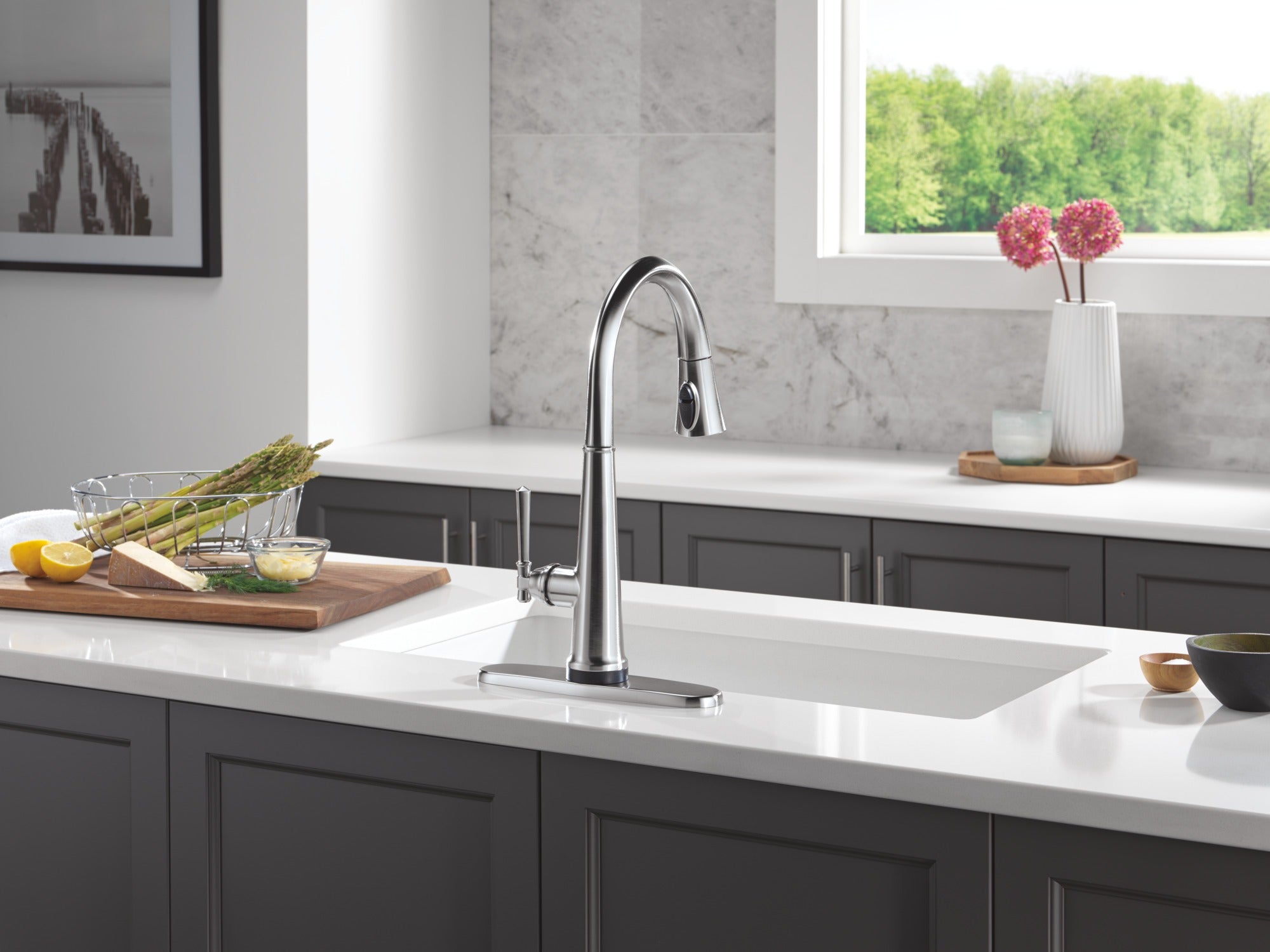 Delta Emmeline® Touch<sub>2</sub>O® Technology Kitchen Faucet with Touchless Technology